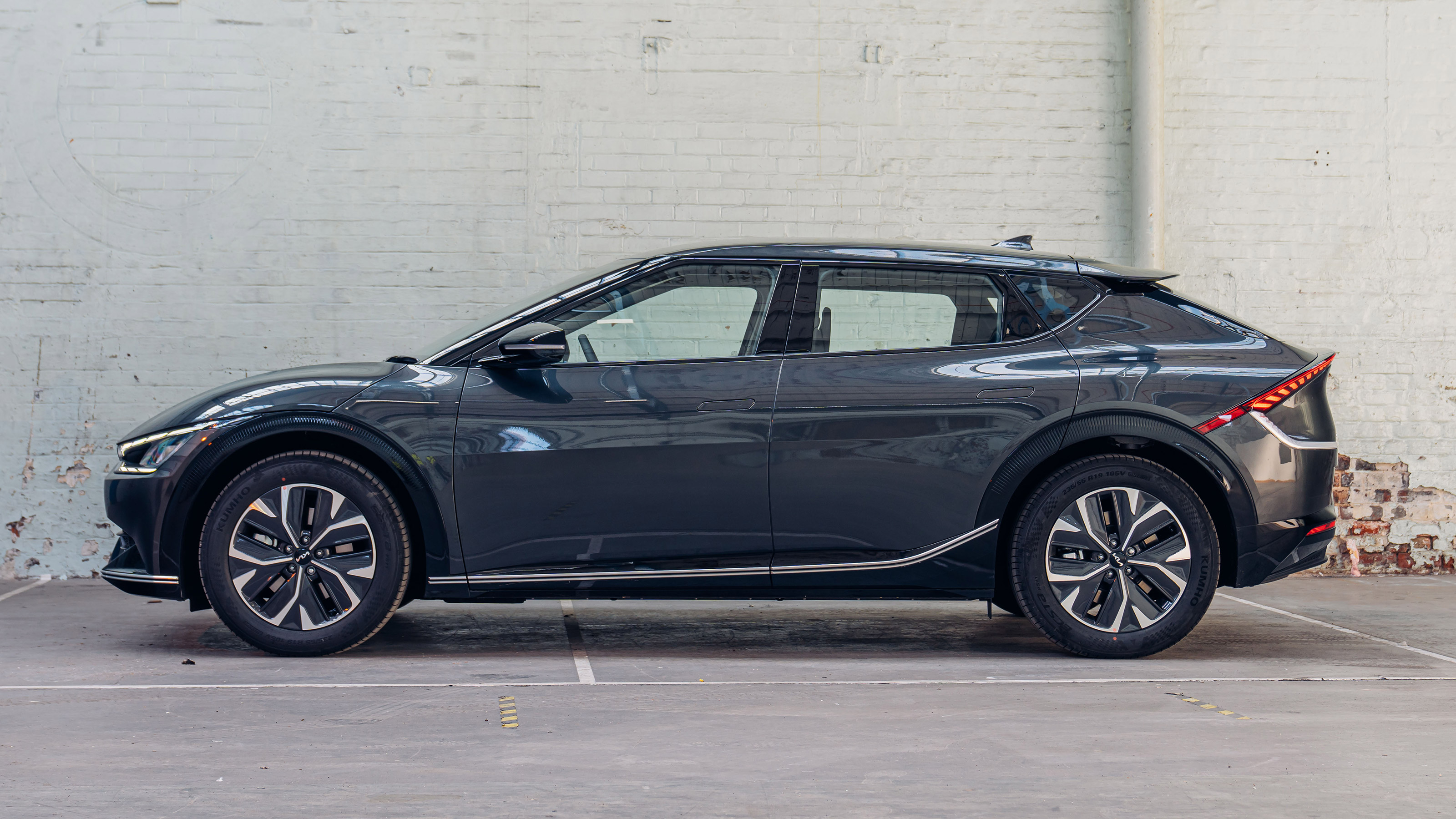 Kia EV6 Air - side static