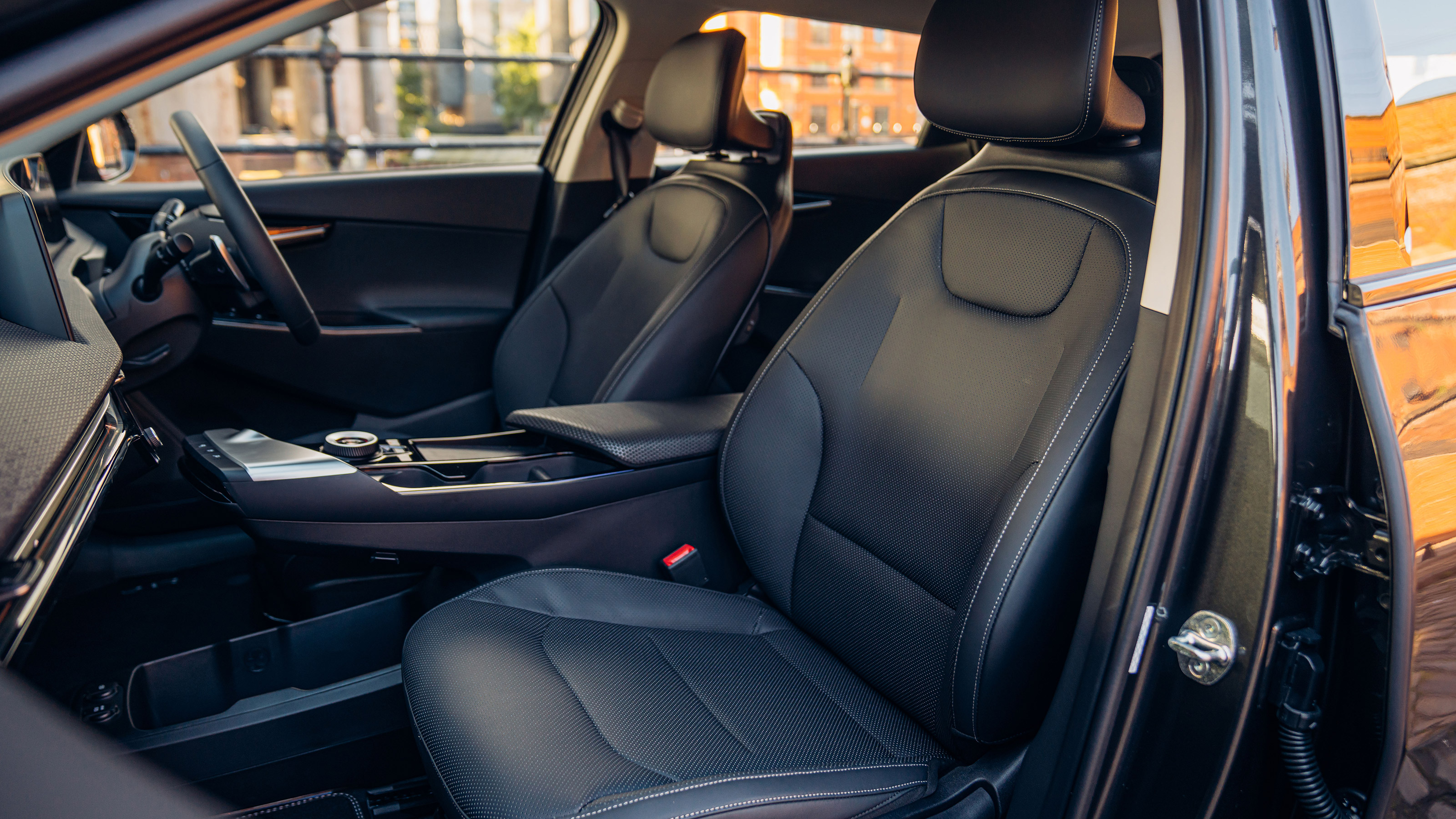 Kia EV6 Air - front seats