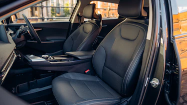 Kia EV6 Air - front seats