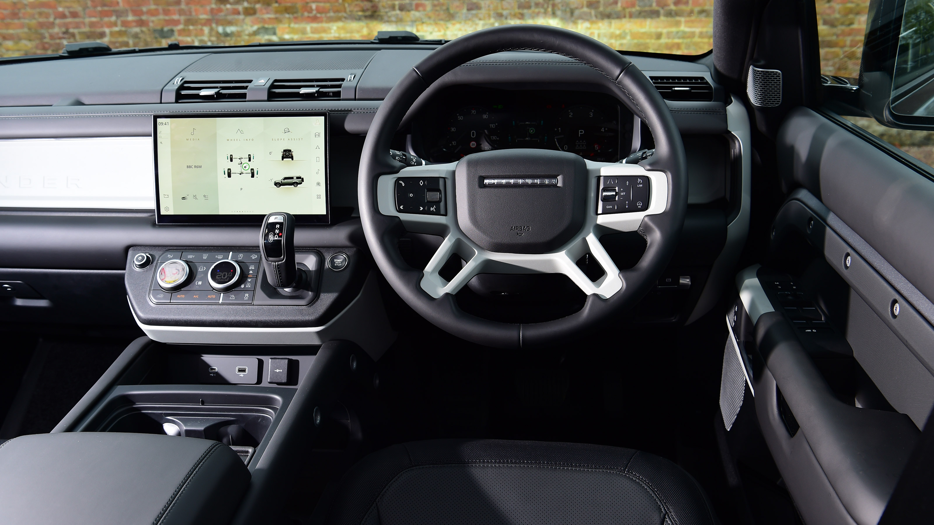 Land Rover Defender 130 - dash
