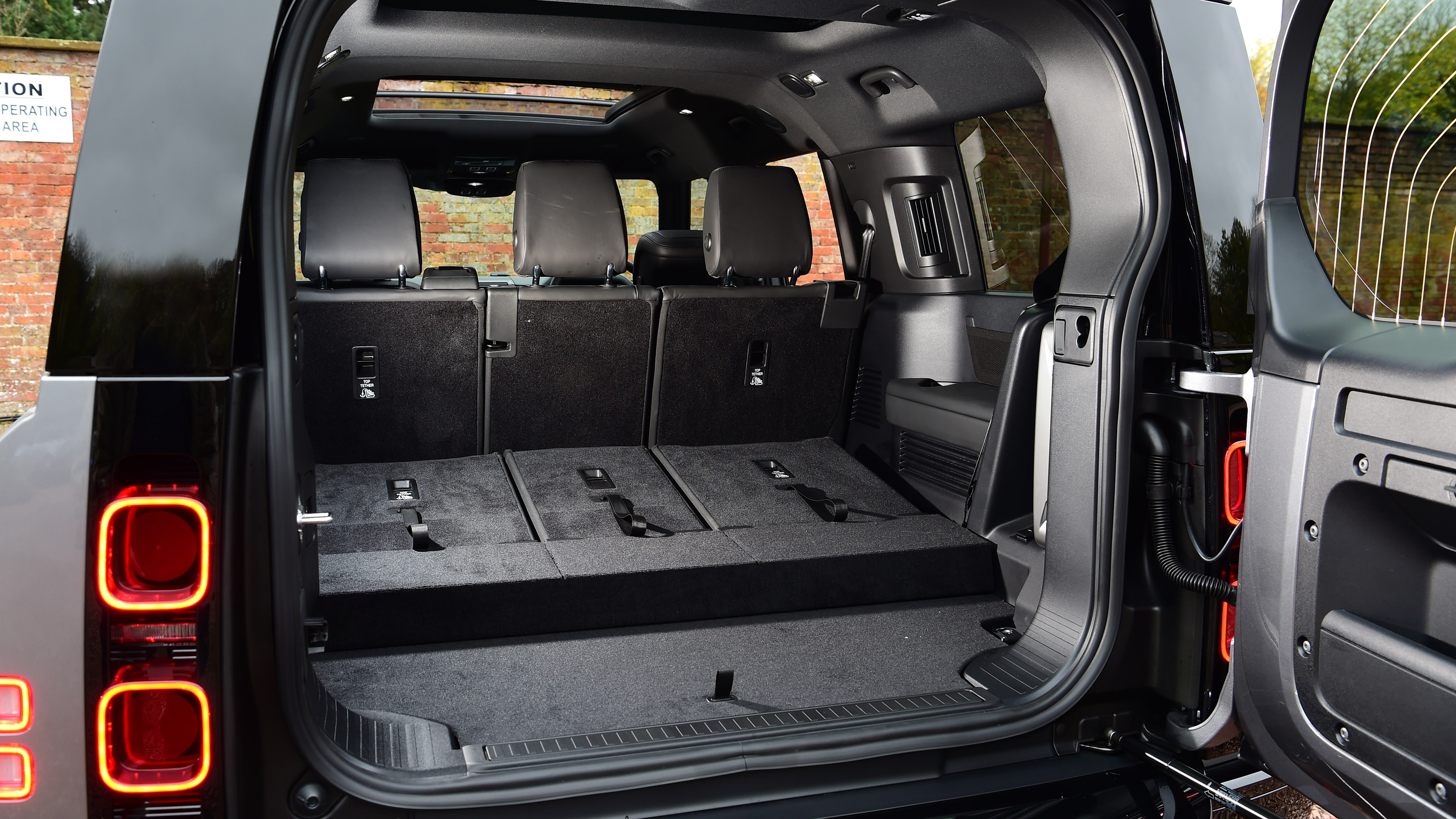 Land Rover Defender 130 - boot
