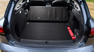 MG5 EV - boot seats down