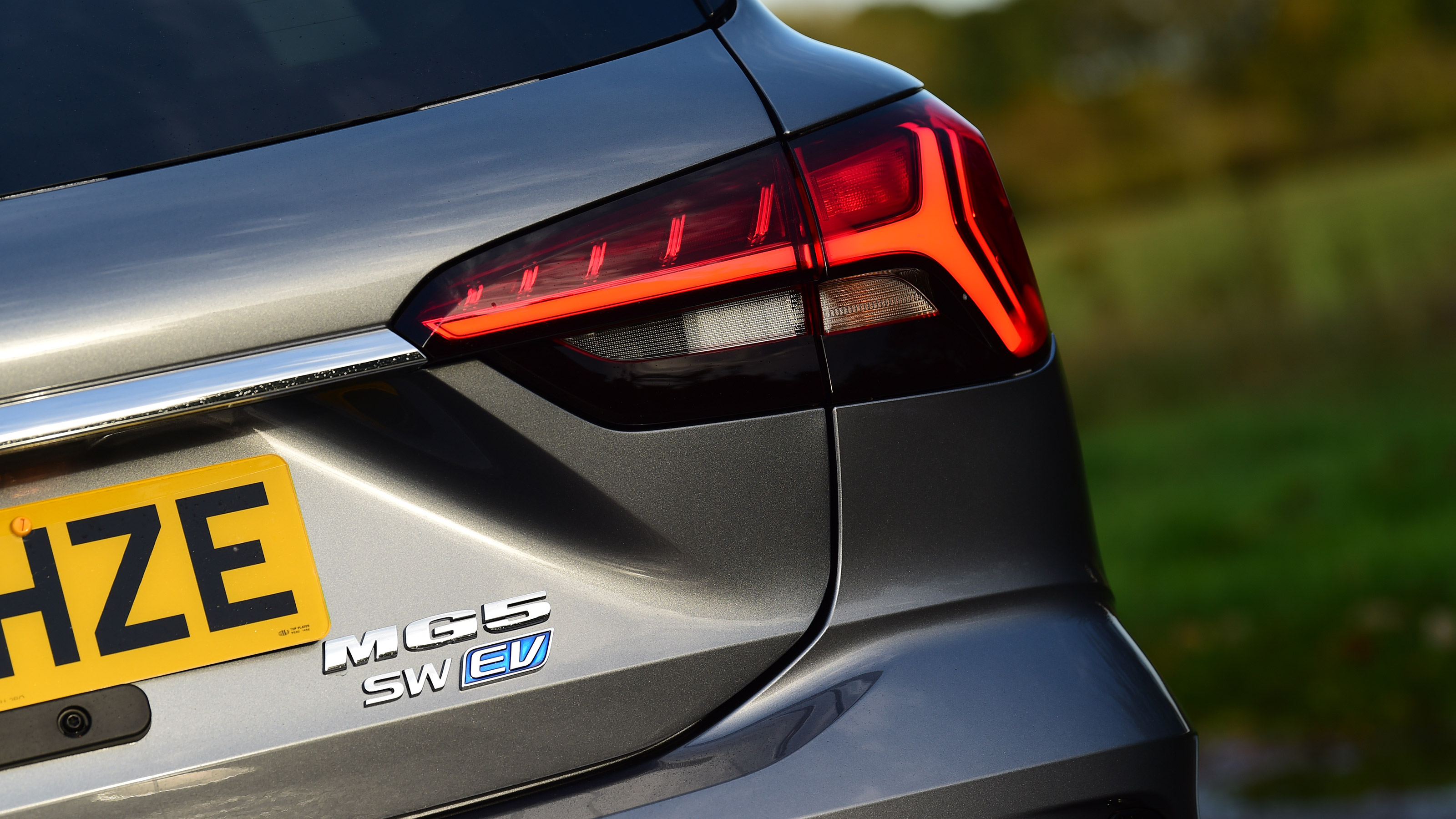 MG5 EV - rear light