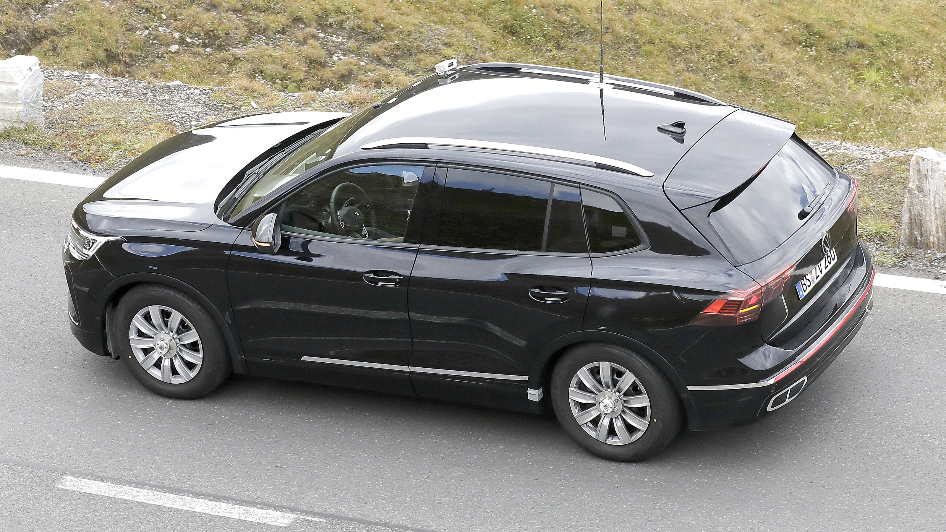 Volkswagen Tiguan SUV - side