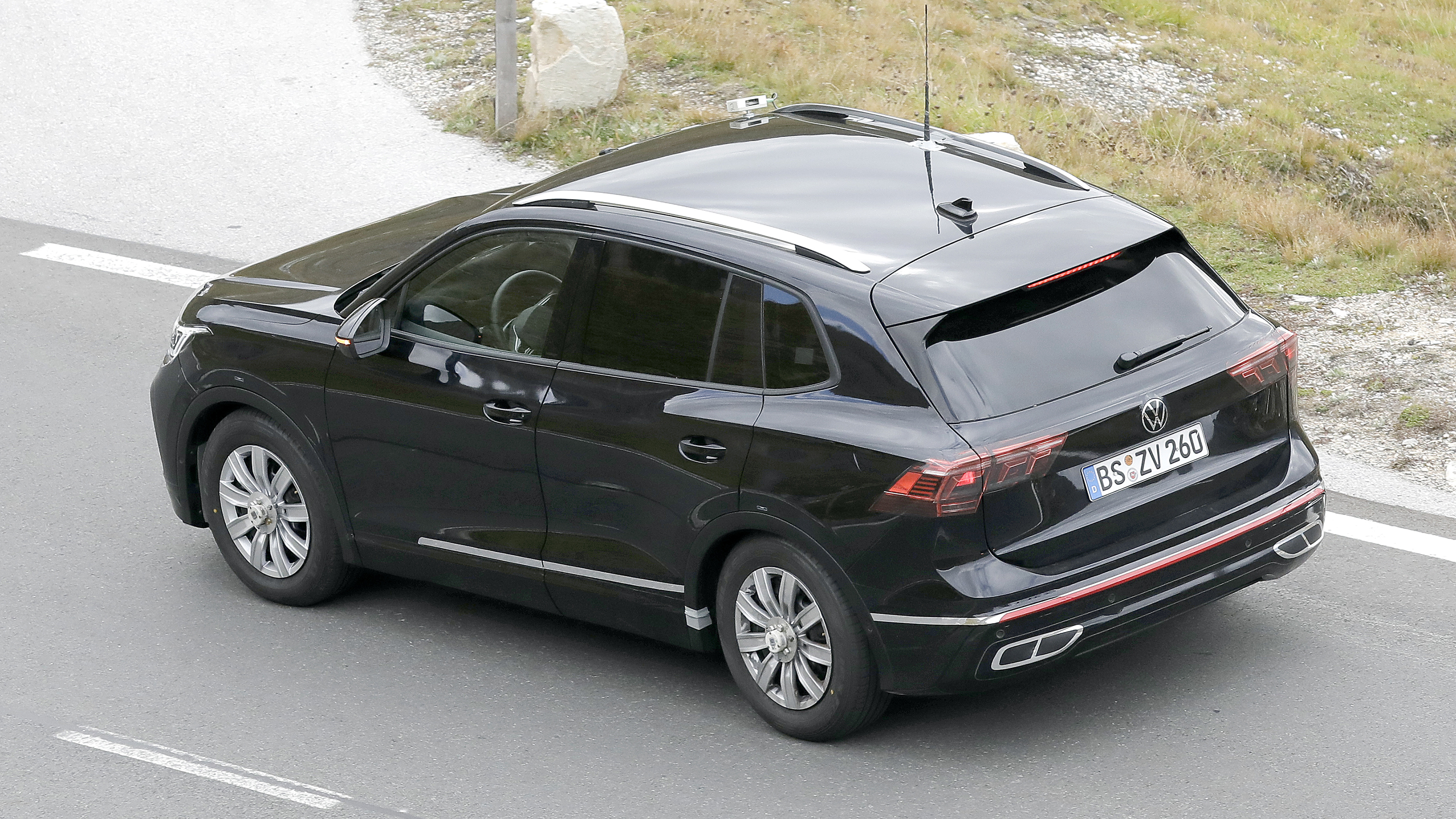 Volkswagen Tiguan SUV - rear