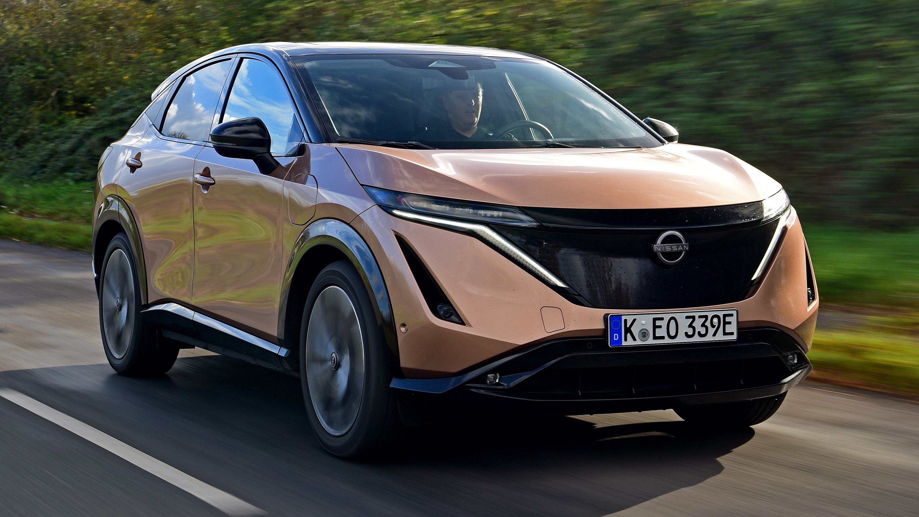 Nissan Ariya e-4ORCE - front action