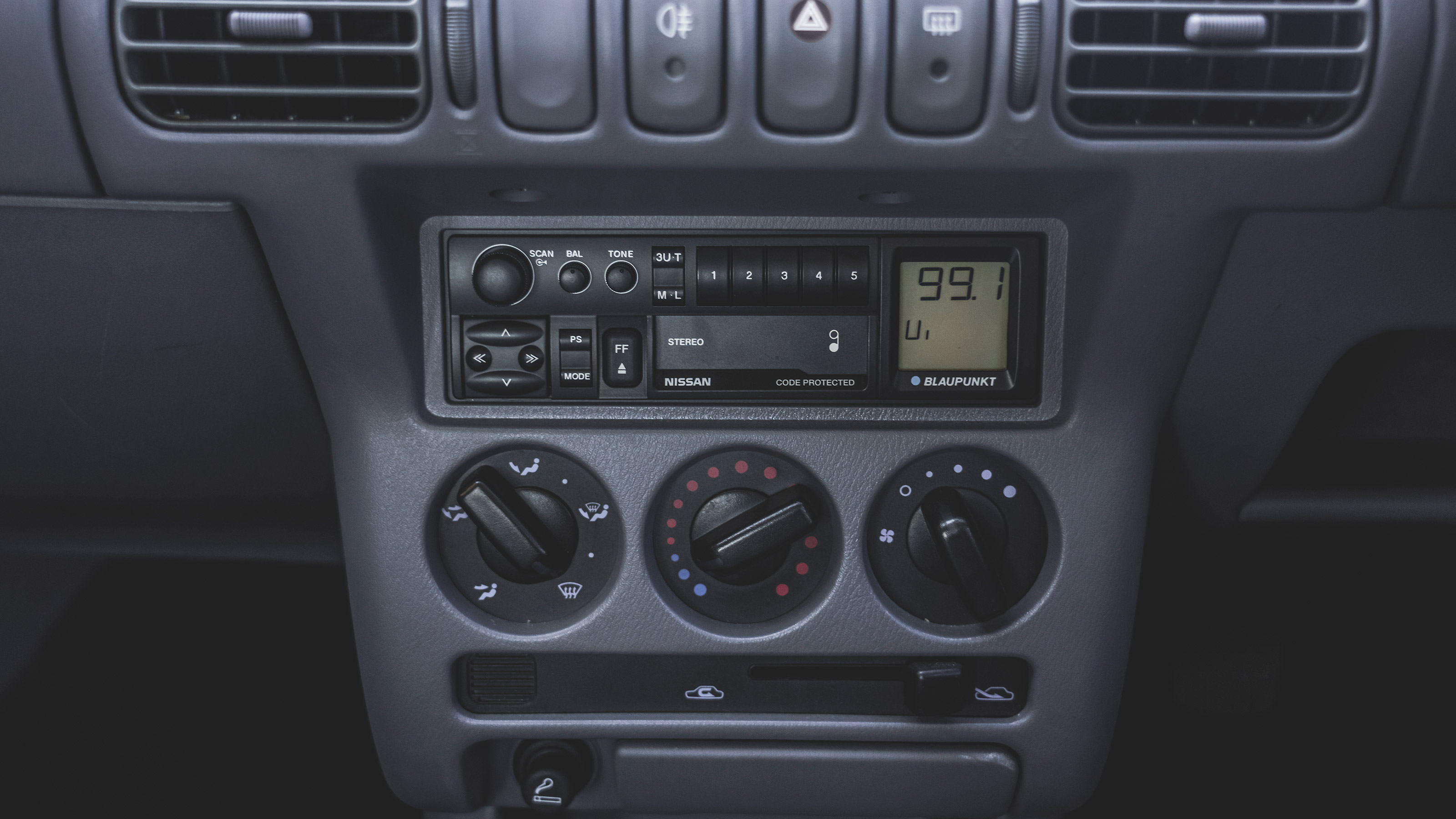 Nissan Micra Mk2 icon - centre console