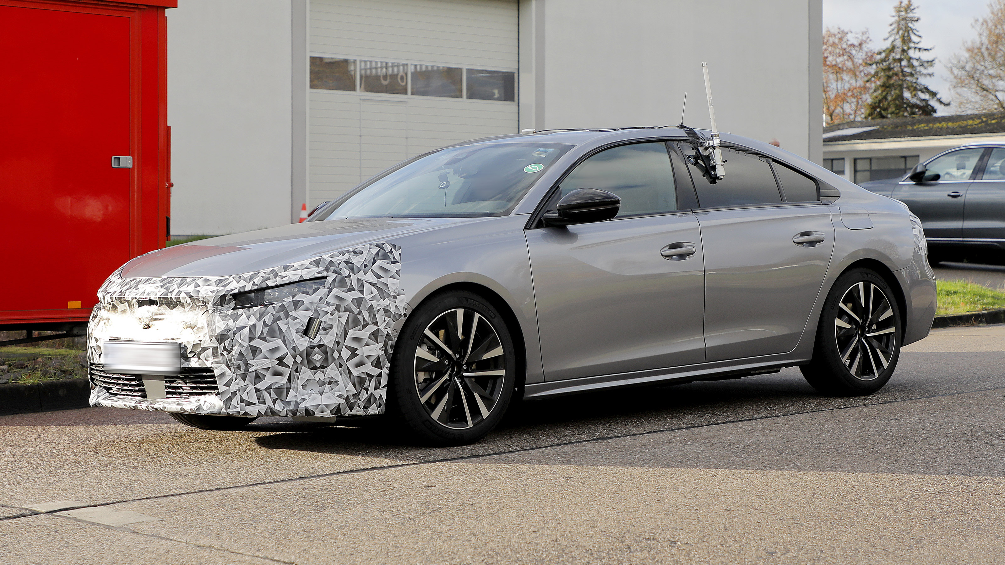 Peugeot 508 facelift - spyshot 2