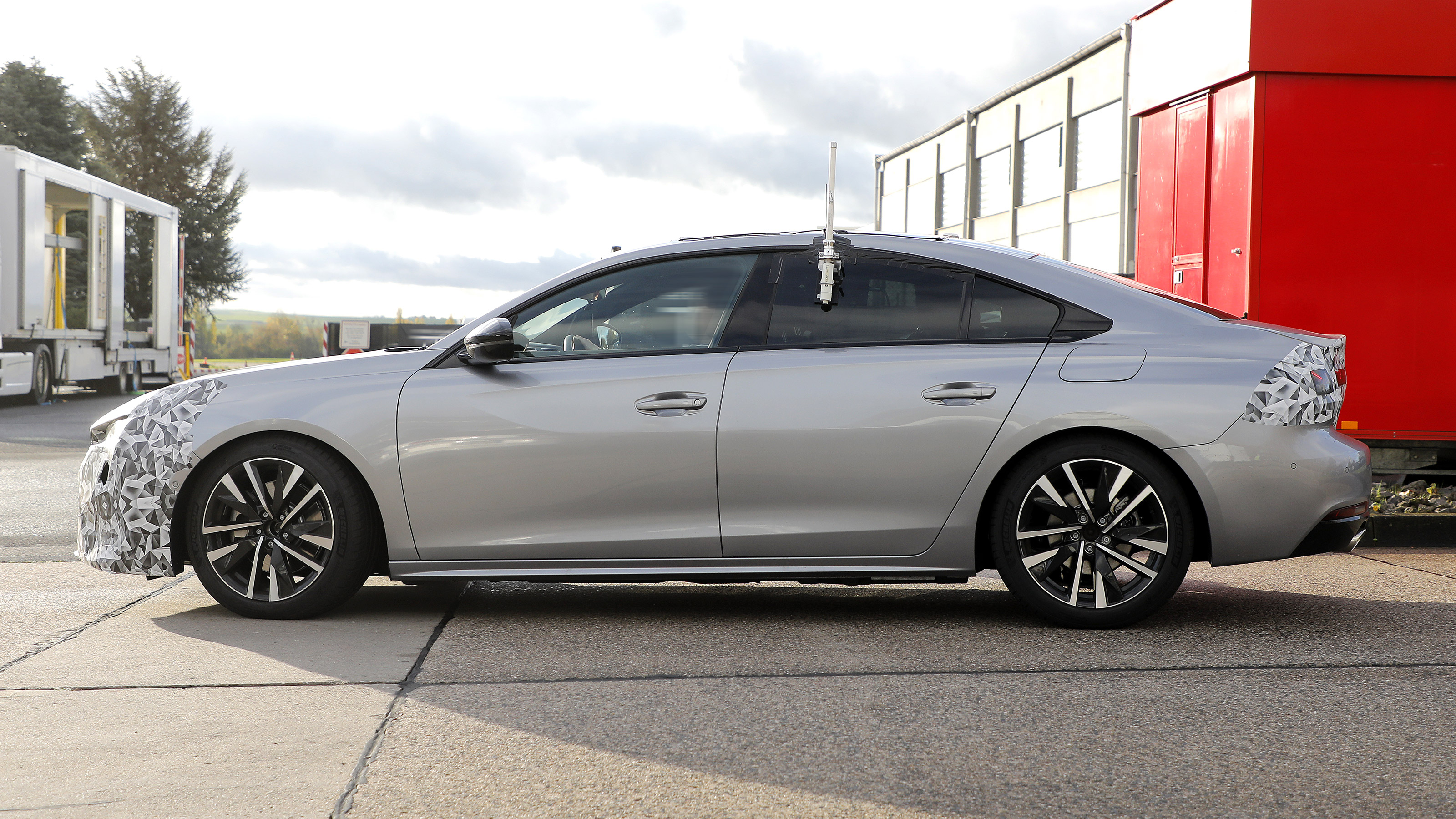 Peugeot 508 facelift - spyshot 4