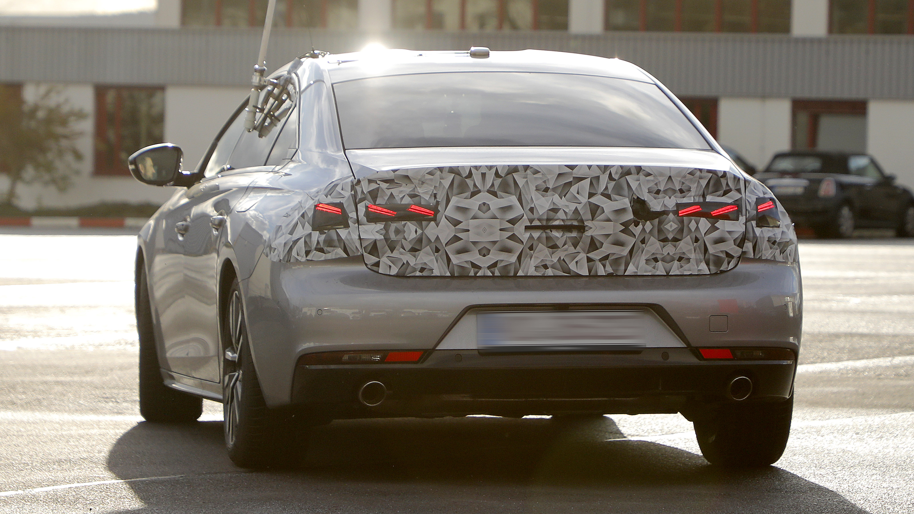 Peugeot 508 facelift - spyshot 7
