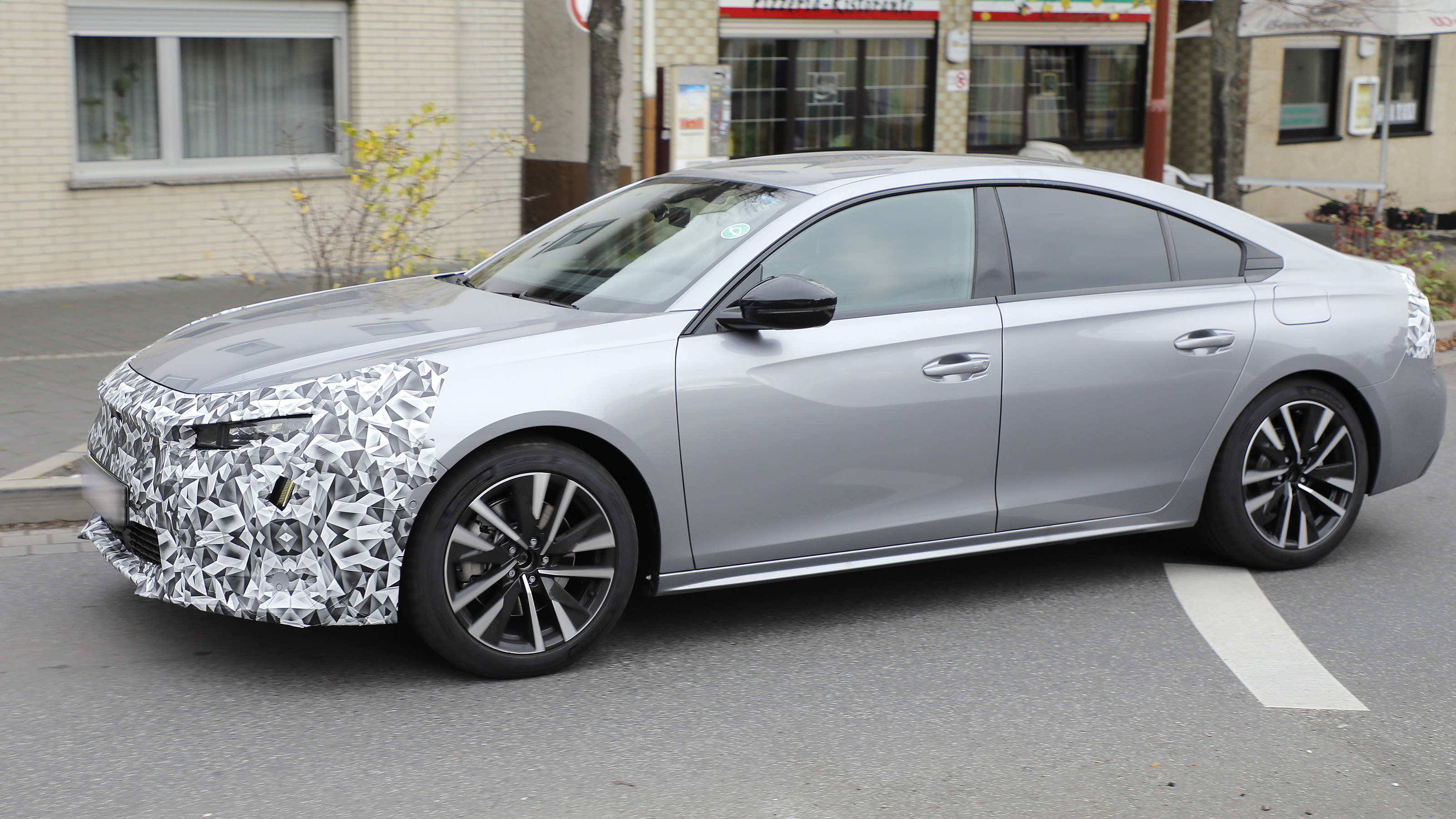 Peugeot 508 facelift - spyshot 8