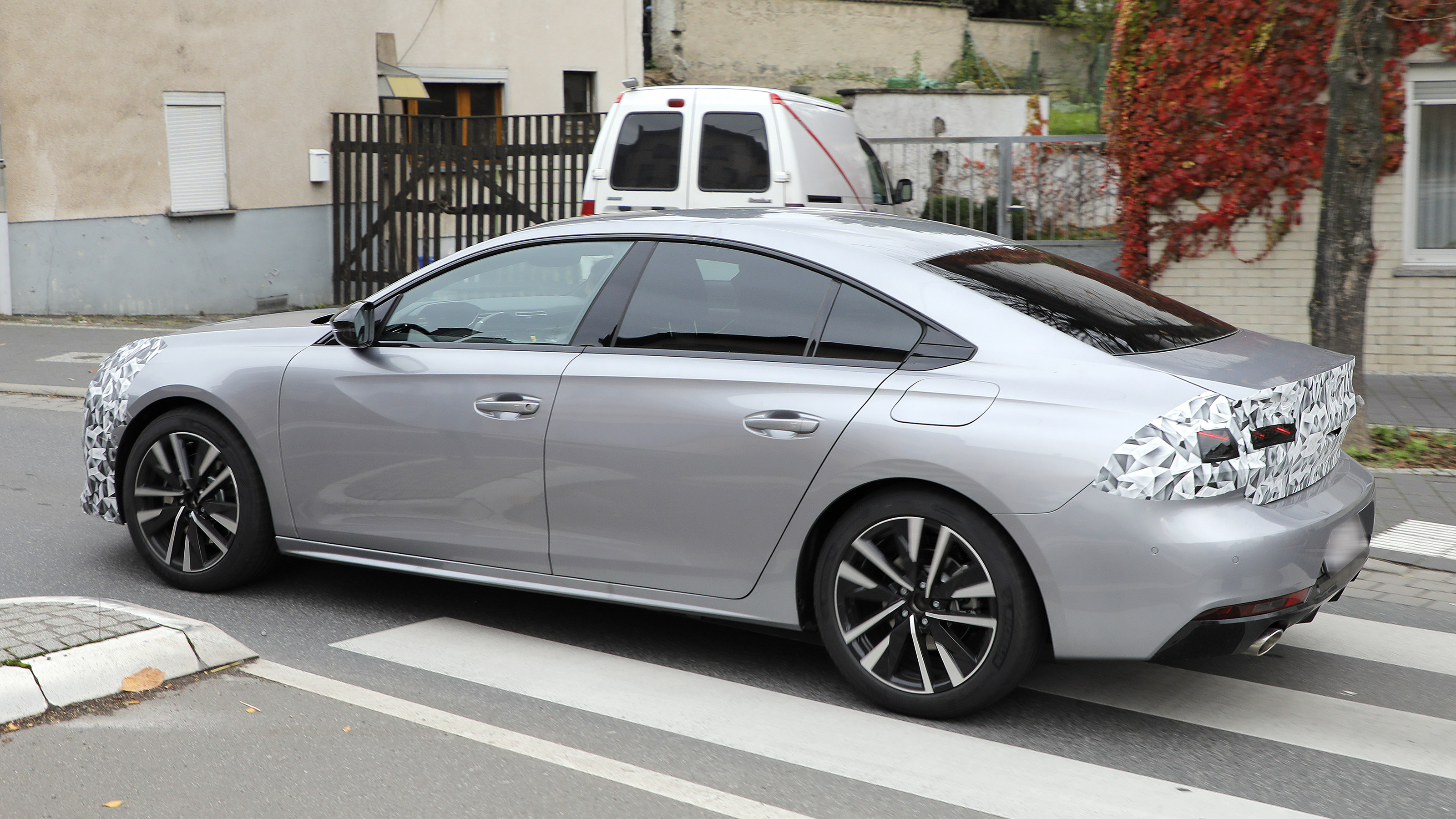 Peugeot 508 facelift - spyshot 9