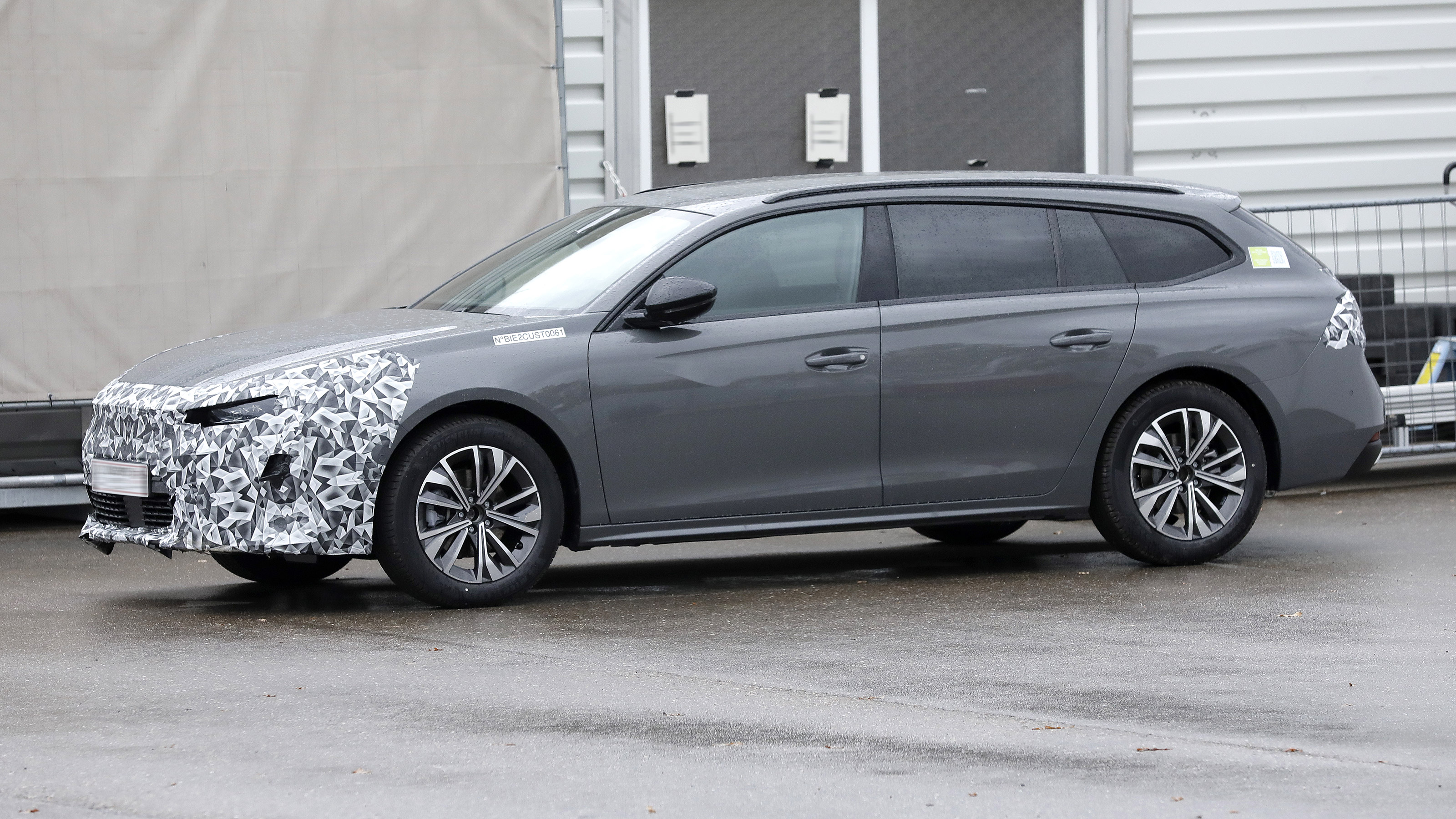 Peugeot 508 facelift - spyshot 10
