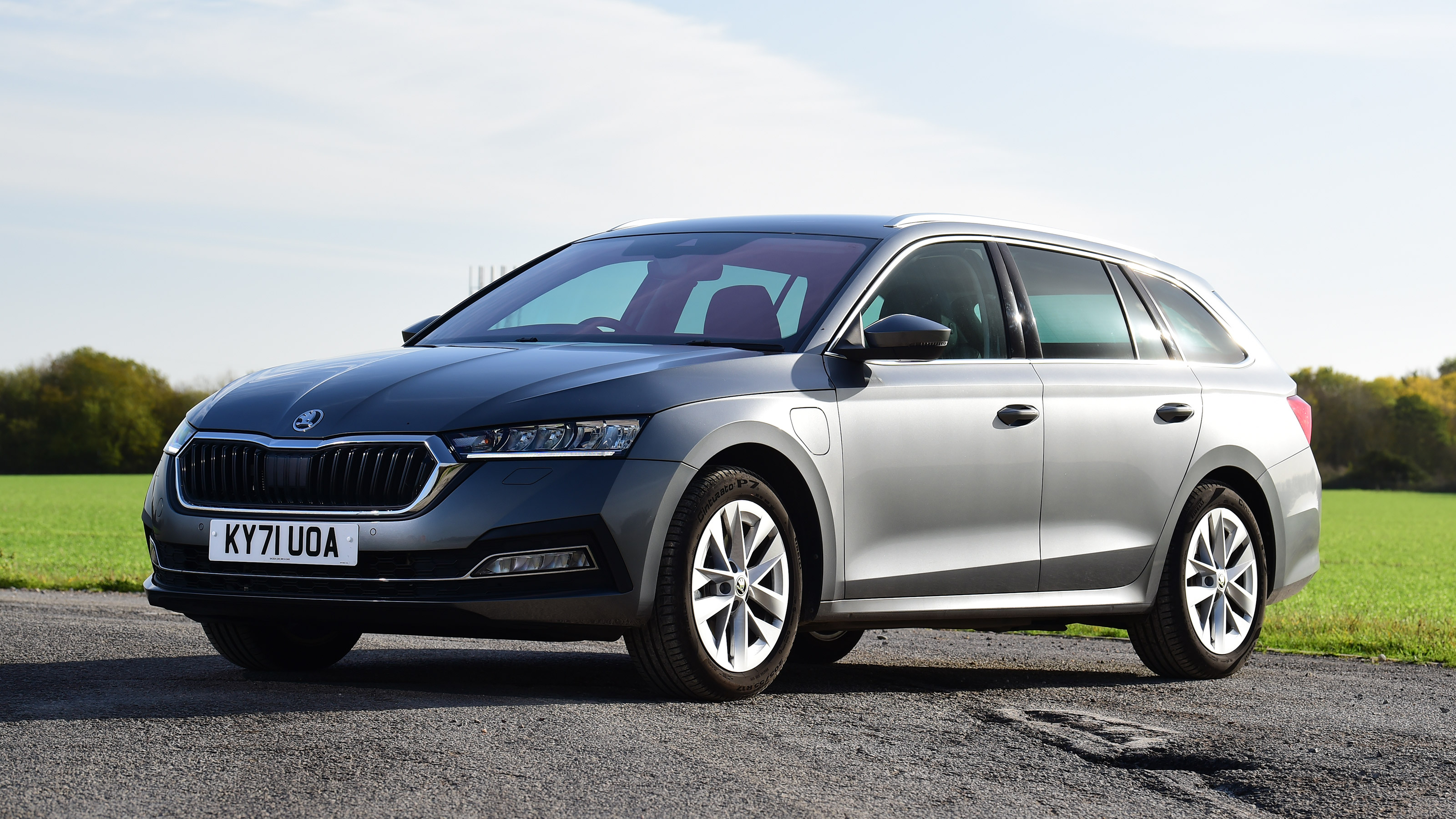 Skoda Octavia Estate - front static