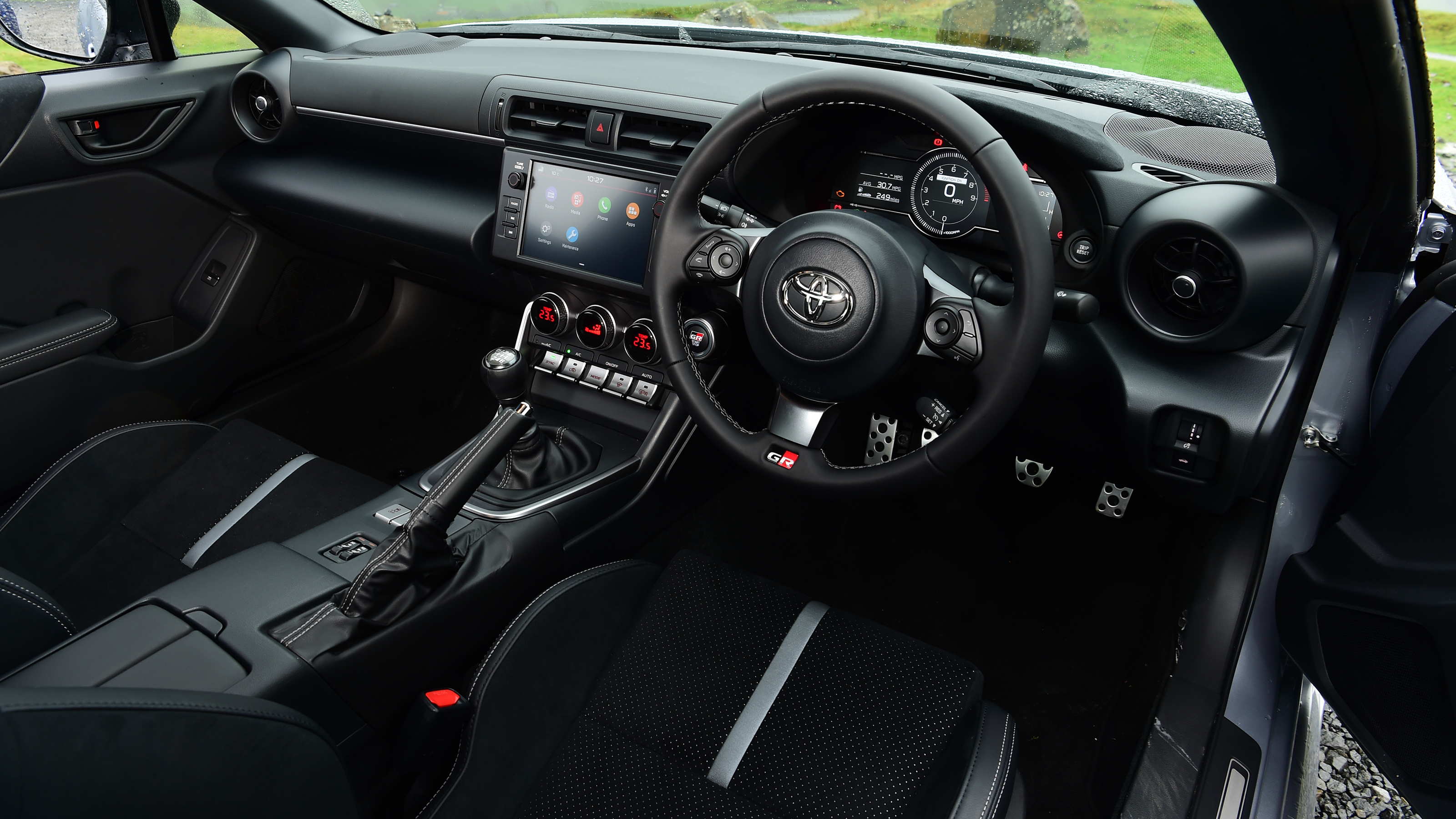 Toyota GR86 - interior