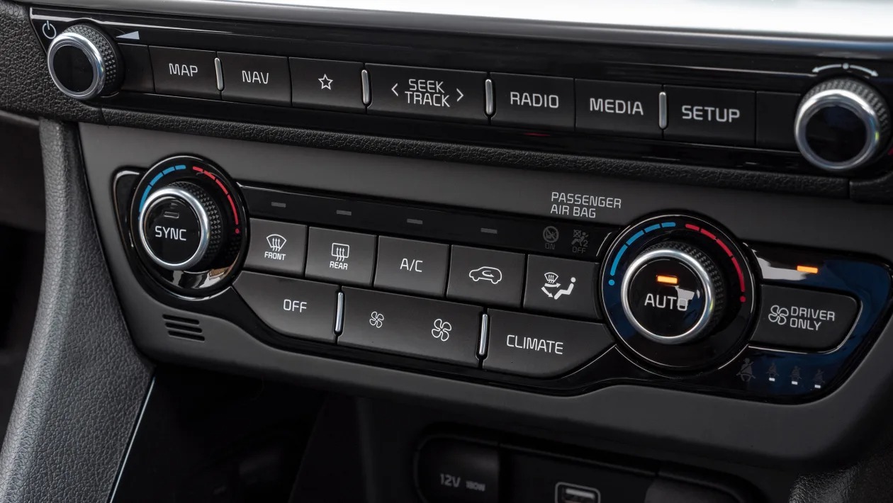 Used Kia Niro - centre console