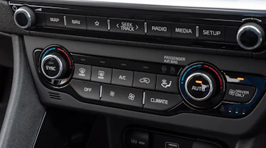 Used Kia Niro - centre console