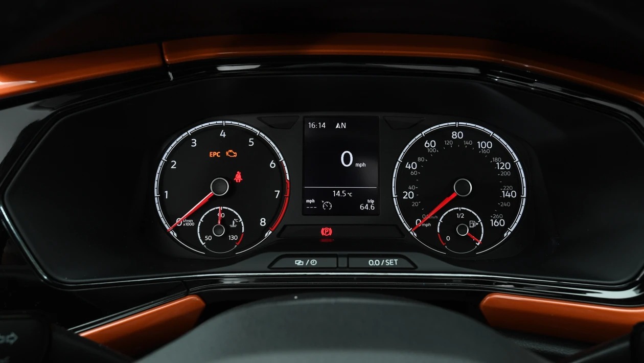Used Volkswagen T-Cross - dials