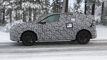 2023 Peugeot 3008 (camouflaged) - side