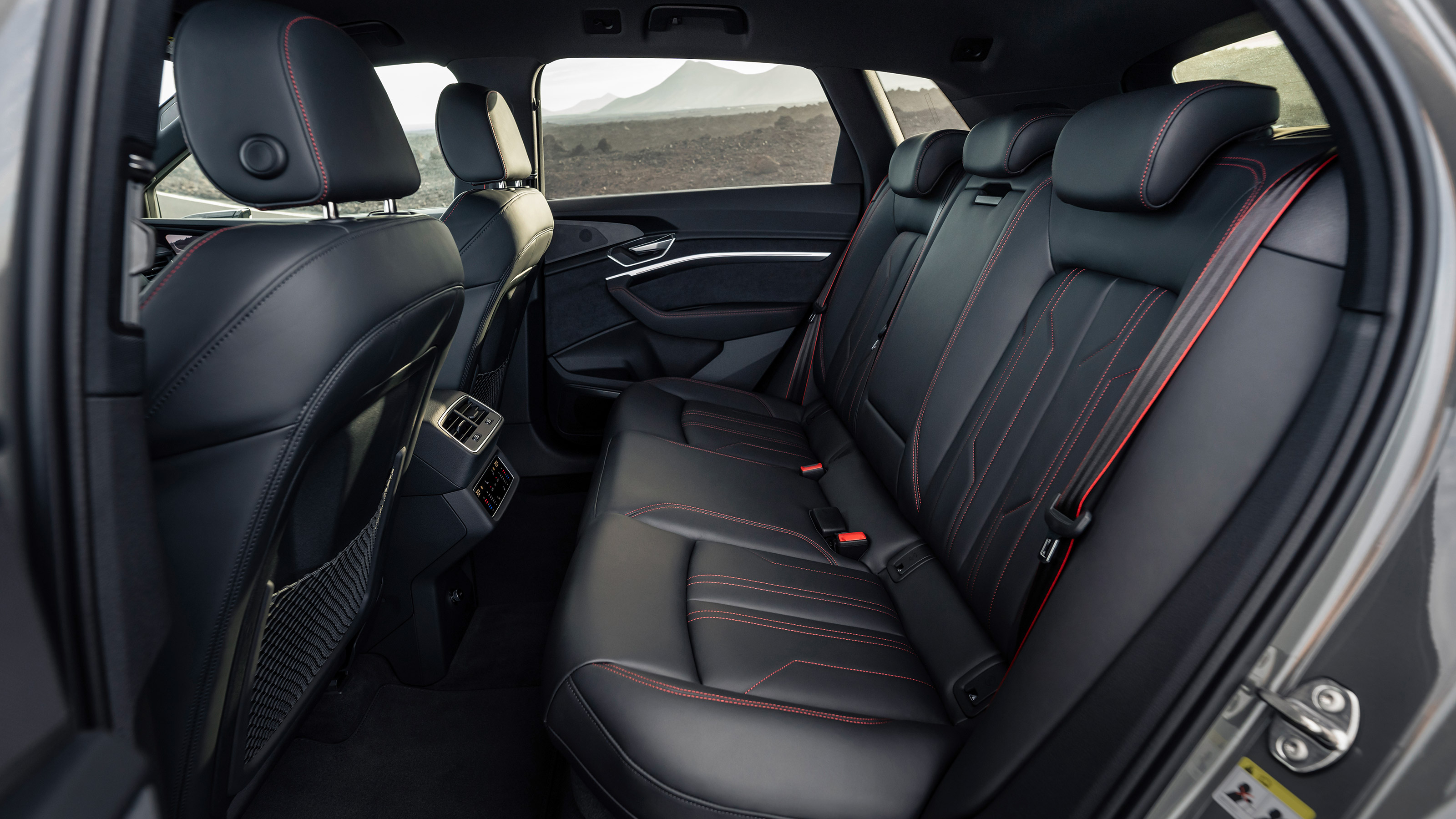 Audi Q8 e-tron - rear seats