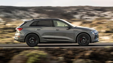Audi Q8 e-tron - side