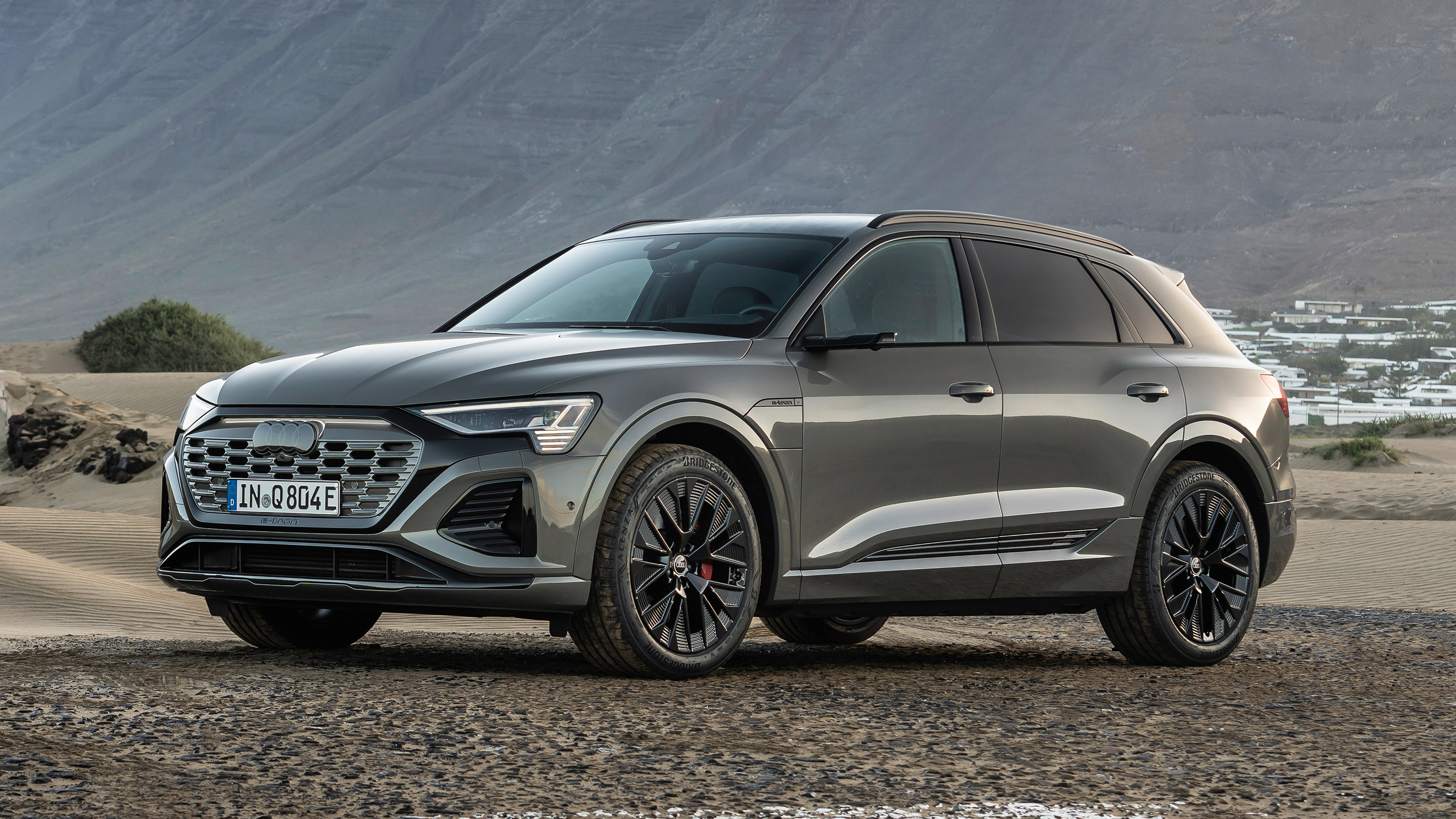 Audi Q8 e-tron - front static