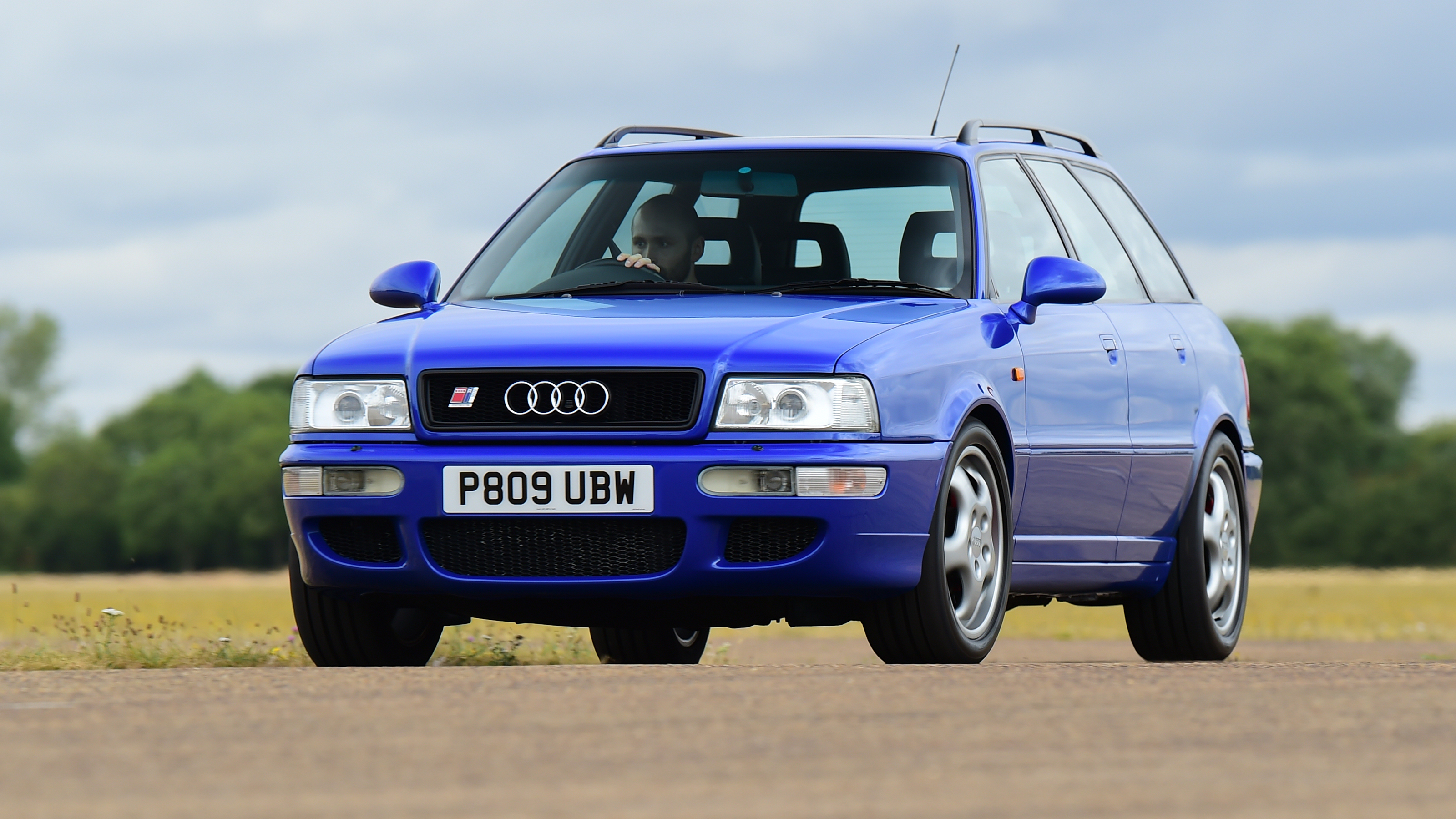 Audi RS 2 Avant - front action