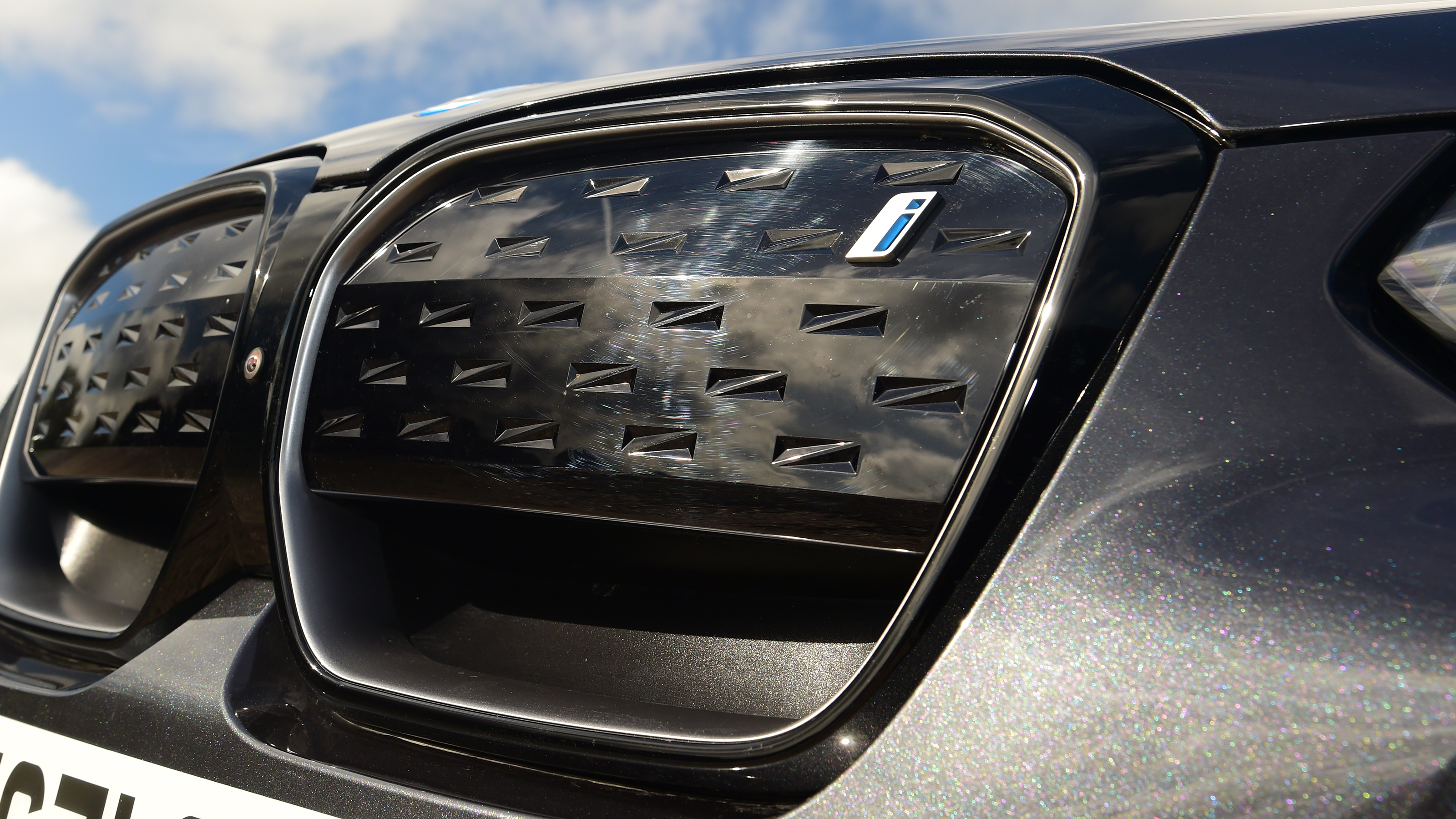 BMW iX3 - front grille