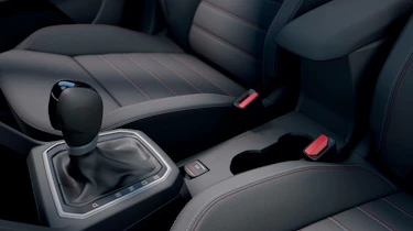 Dacia Jogger Hybrid 140 - gear lever