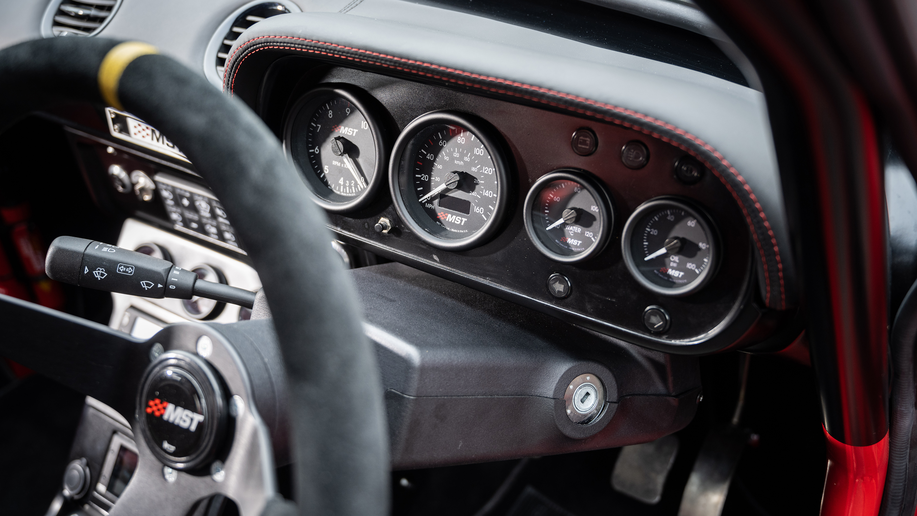 Ford Escort MST red-rocket - dials