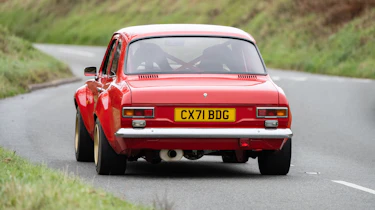 Ford Escort MST red-rocket - rear tracking