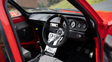 Ford Escort MST red-rocket - interior