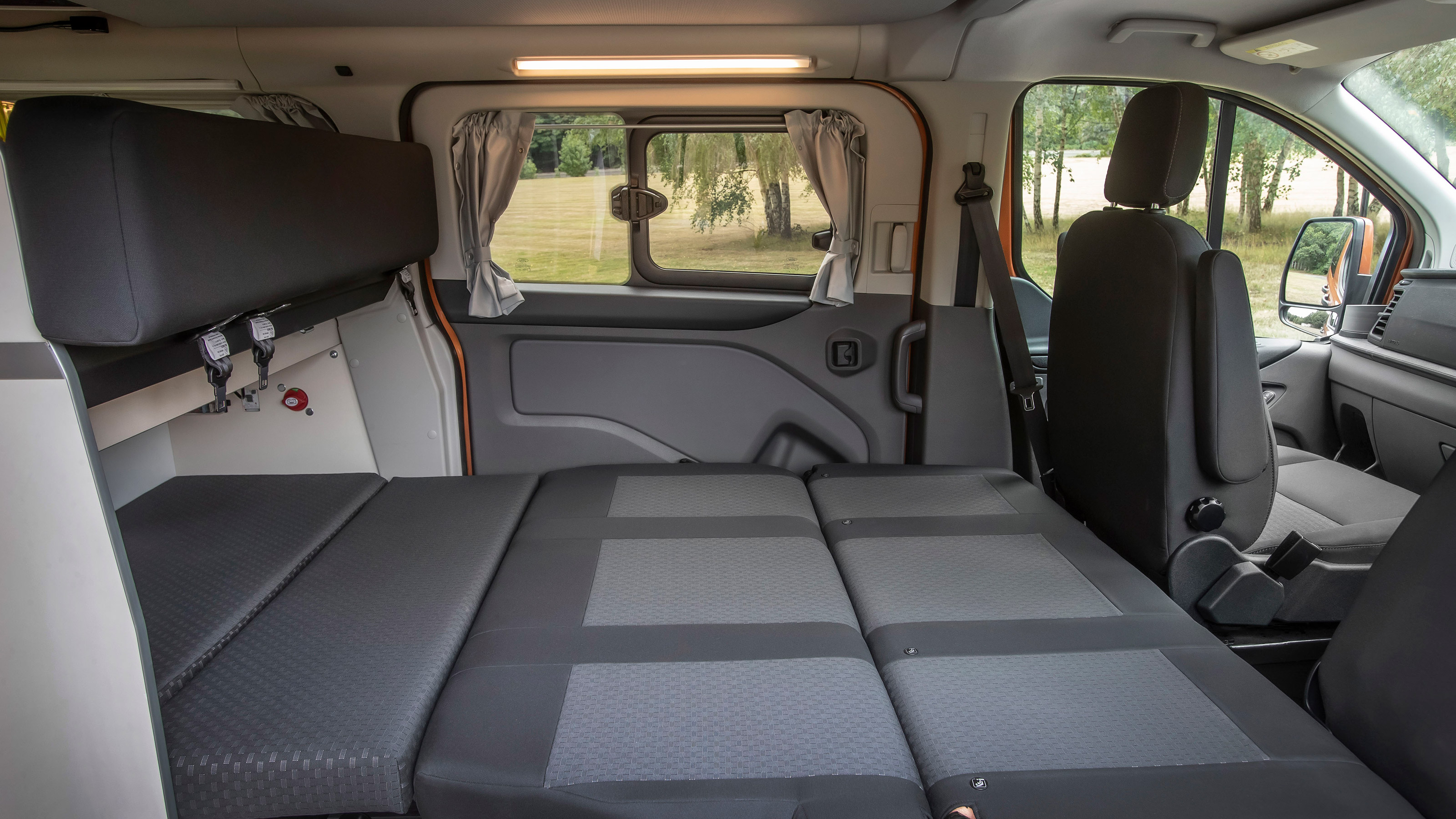 Ford Transit Custom Nugget - bed