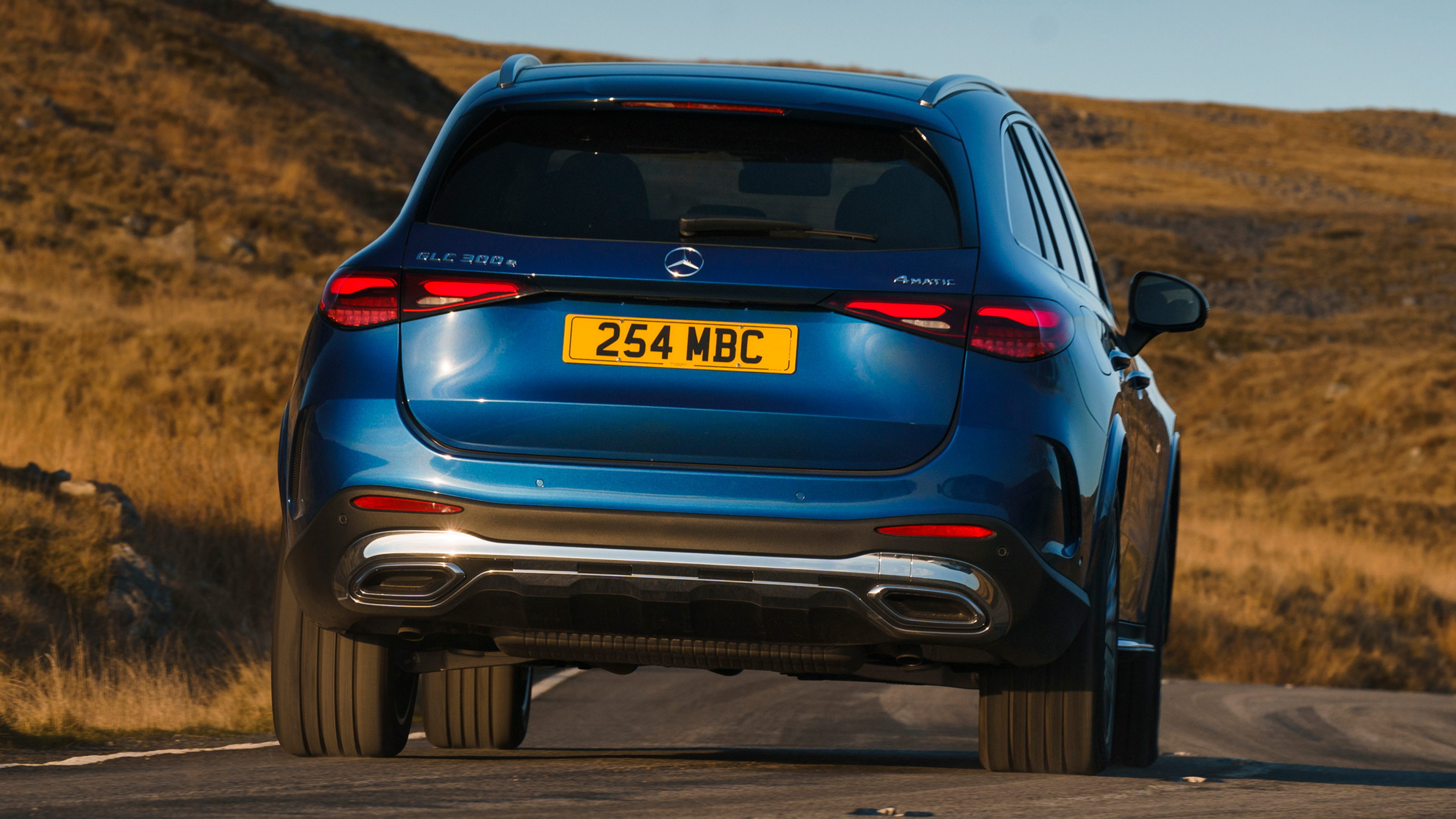 Mercedes GLC 300 e - rear cornering