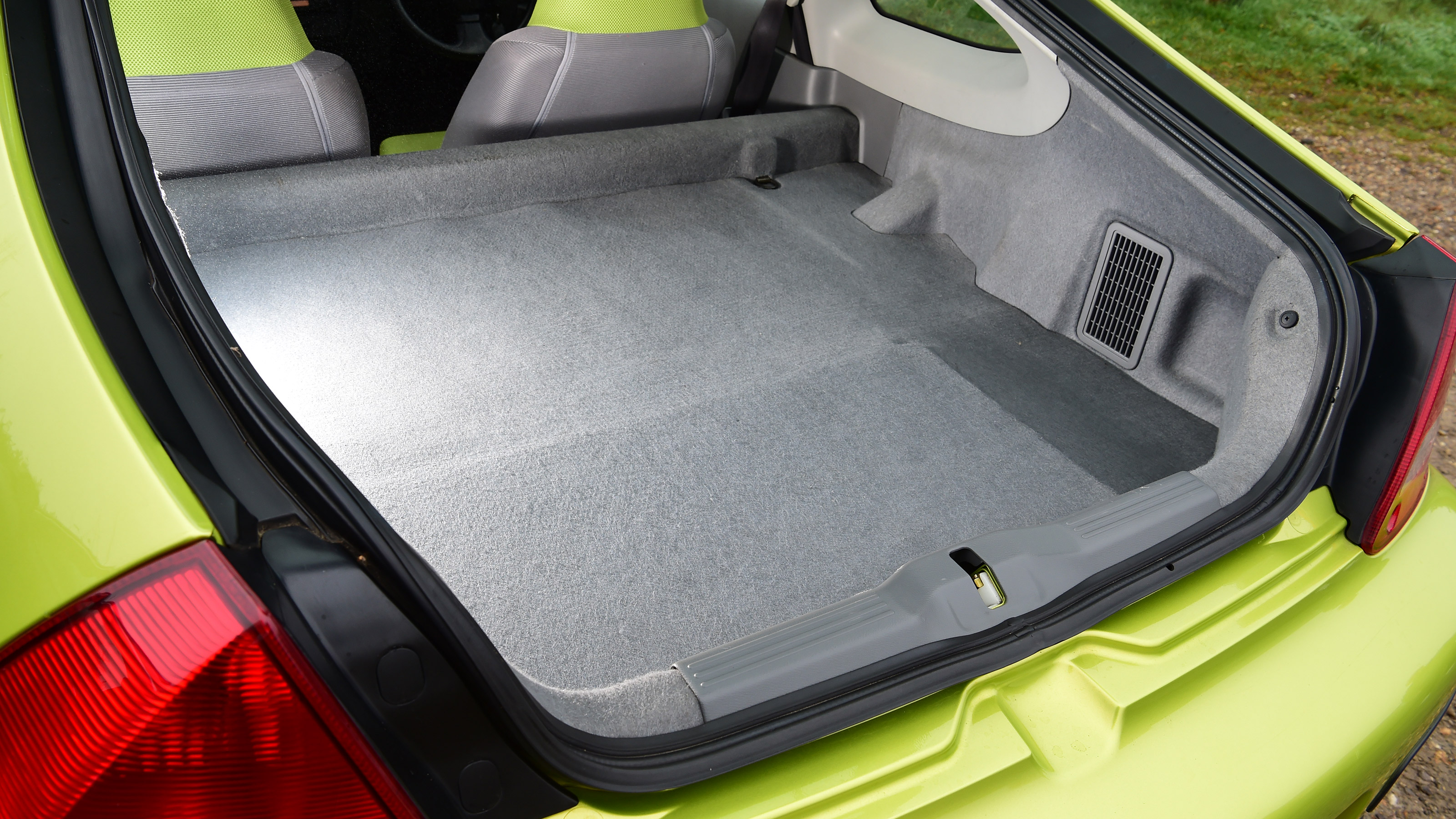 Honda Insight Mk1 - boot