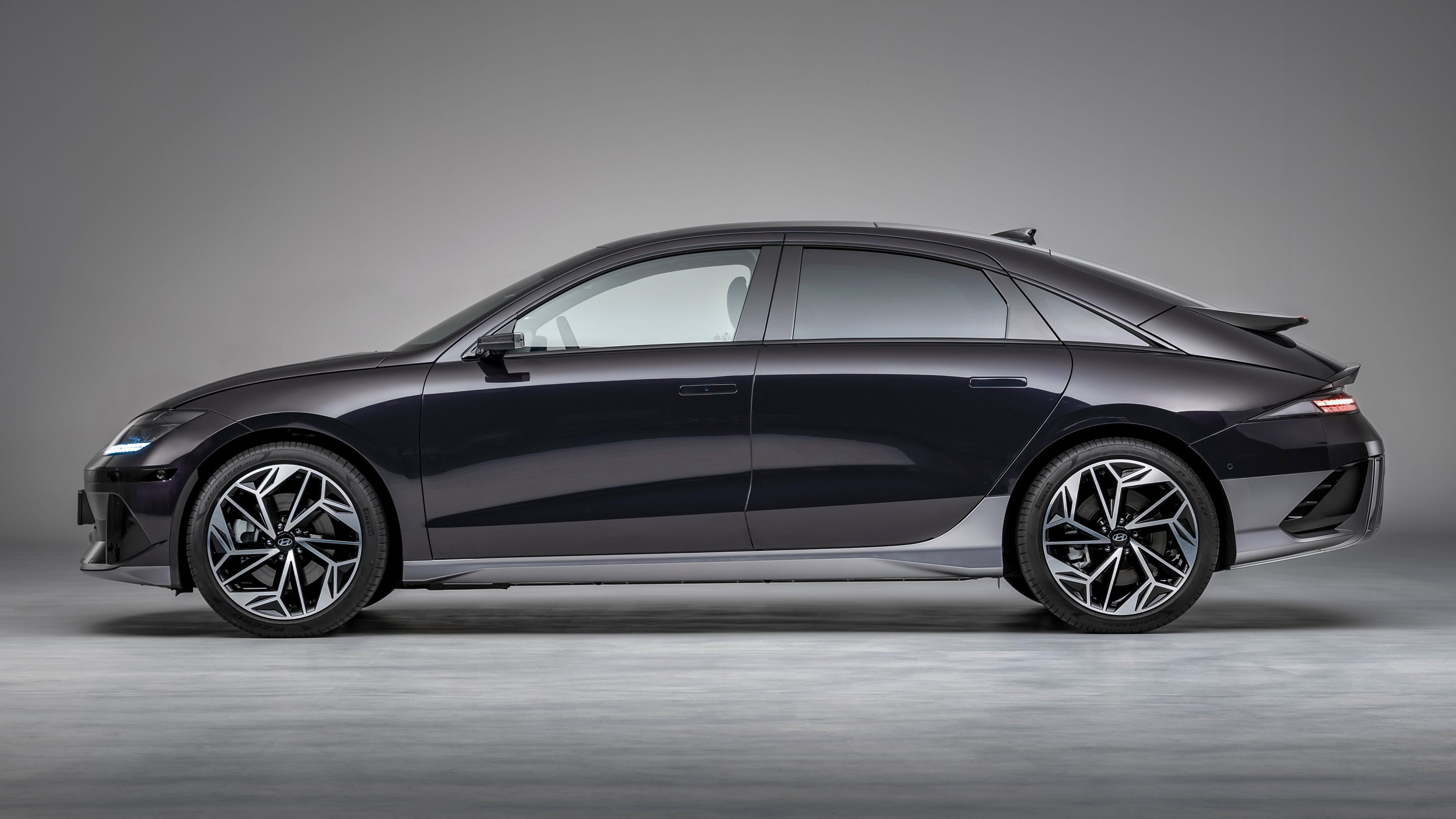 Hyundai Ioniq 6 - side