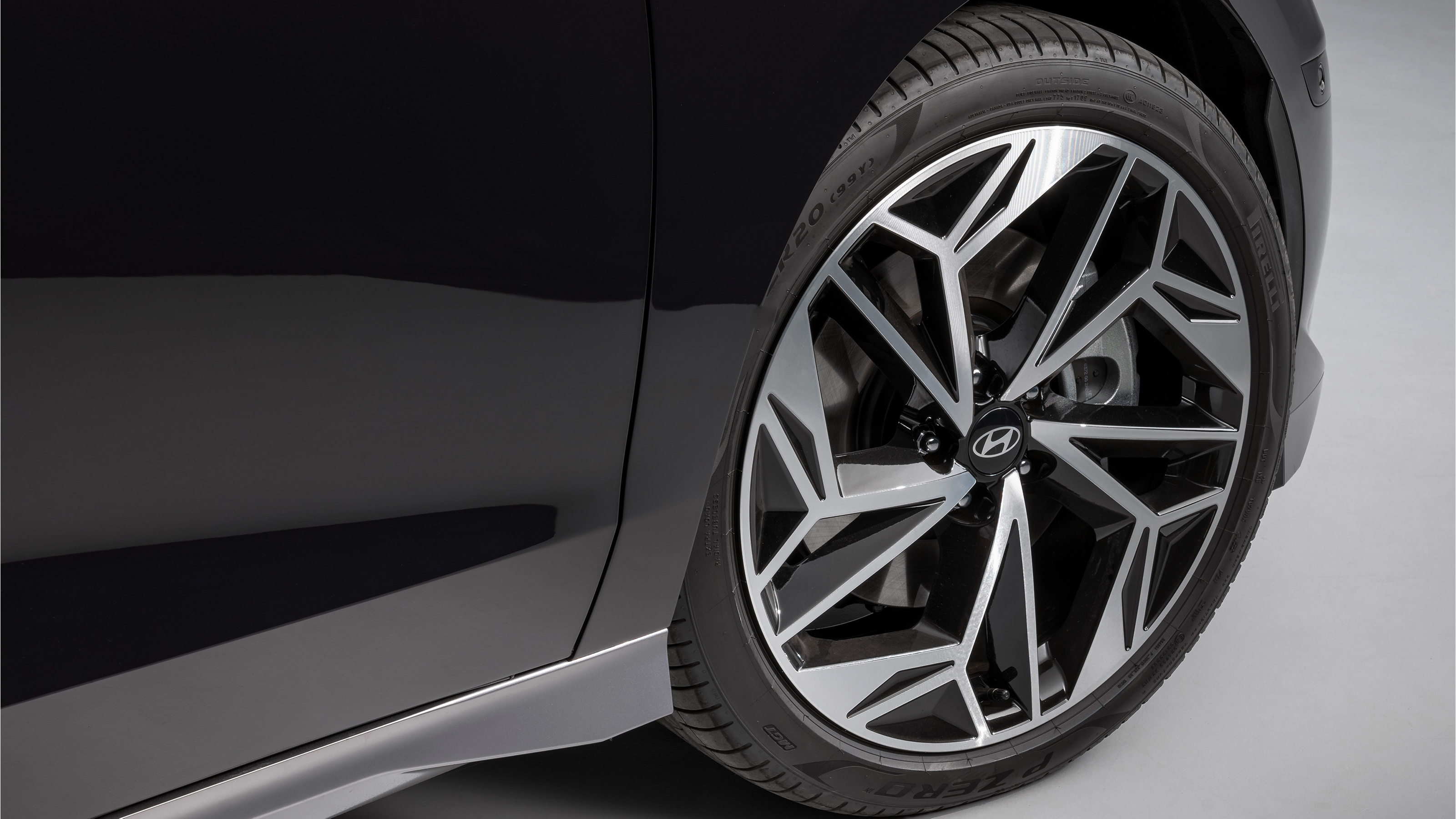 Hyundai Ioniq 6 - wheel