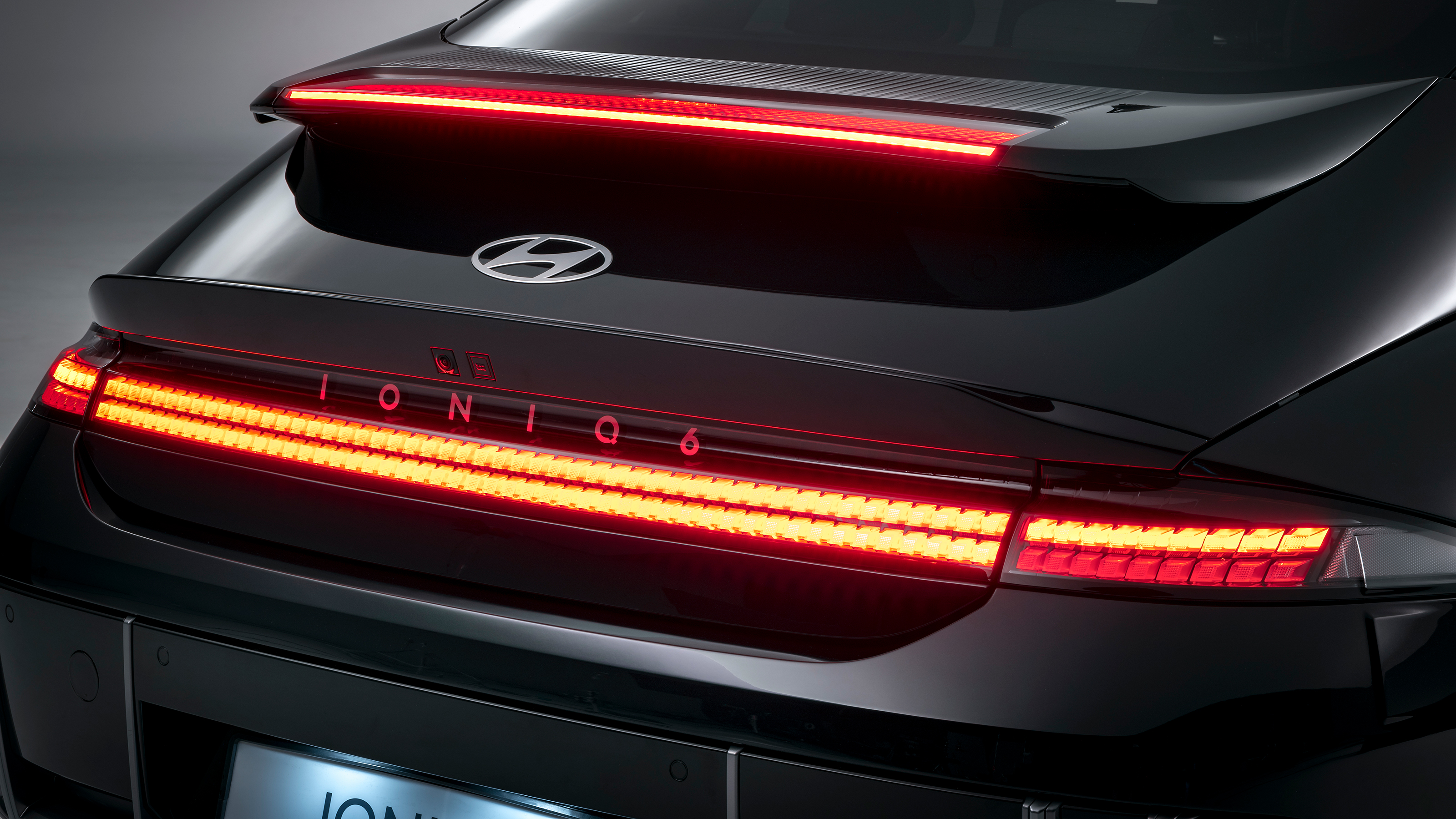 Hyundai Ioniq 6 - rear lightbar