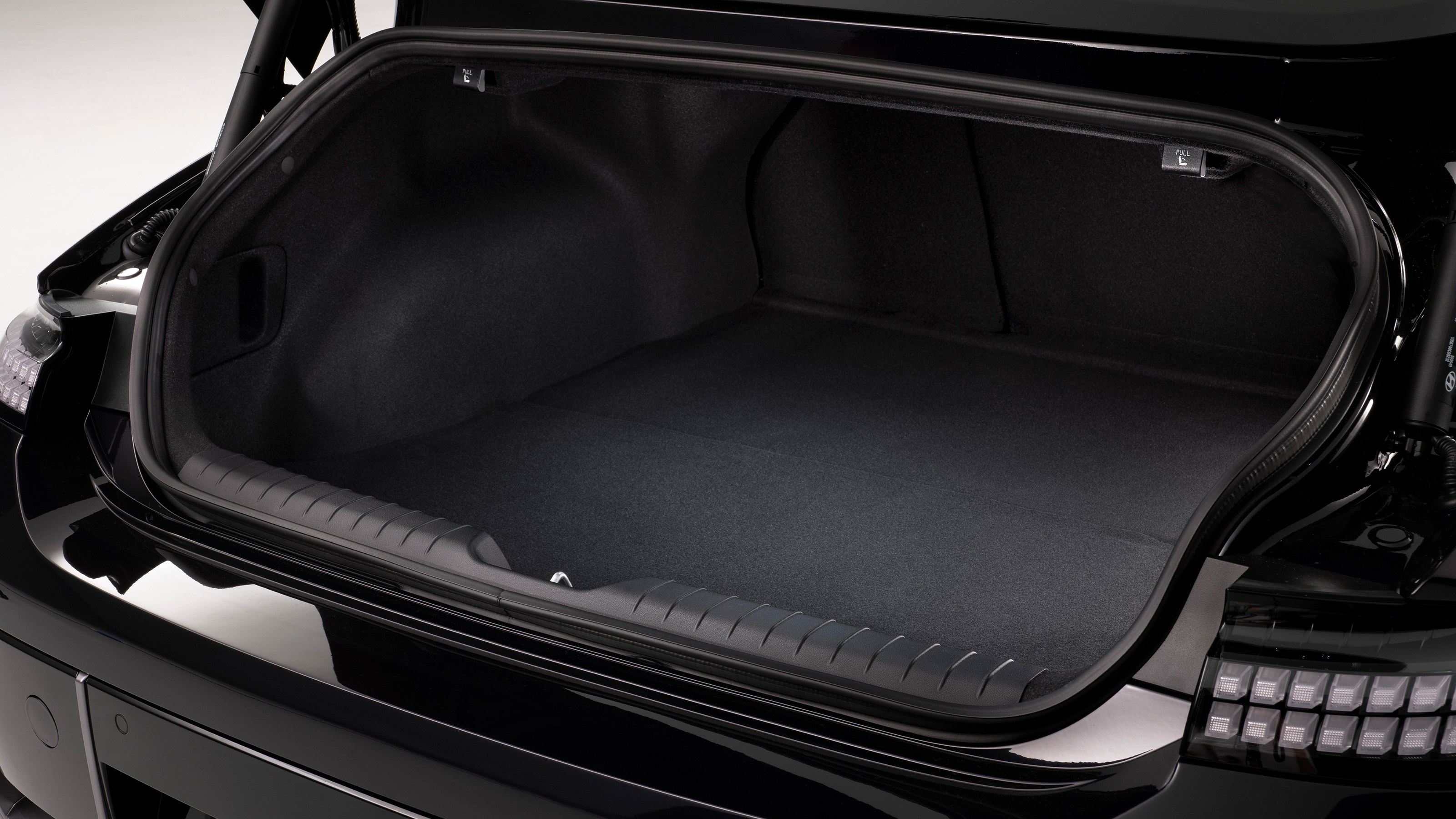 Hyundai Ioniq 6 - boot