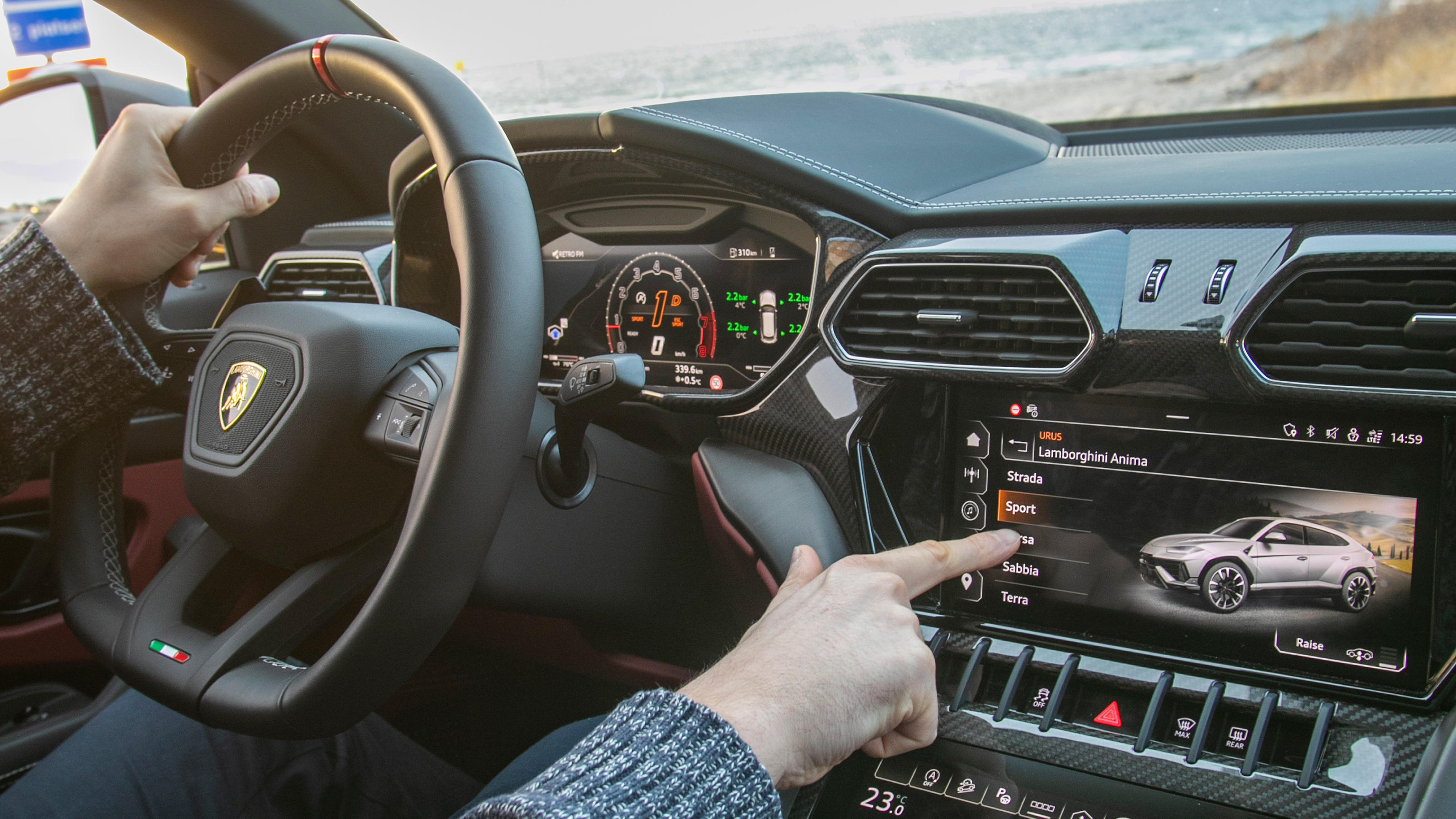 Lamborghini Urus S - infotainment system and dashboard