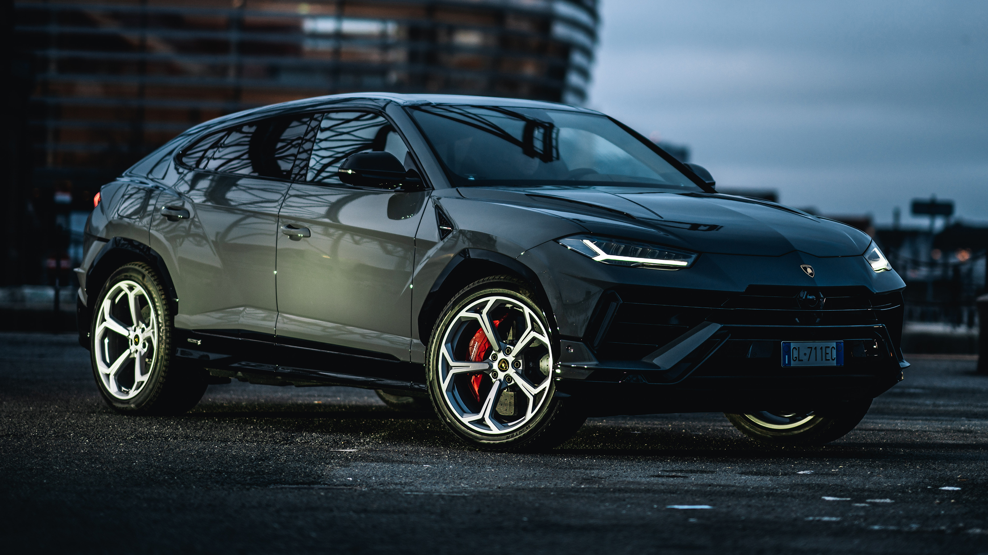 Lamborghini Urus S - front static