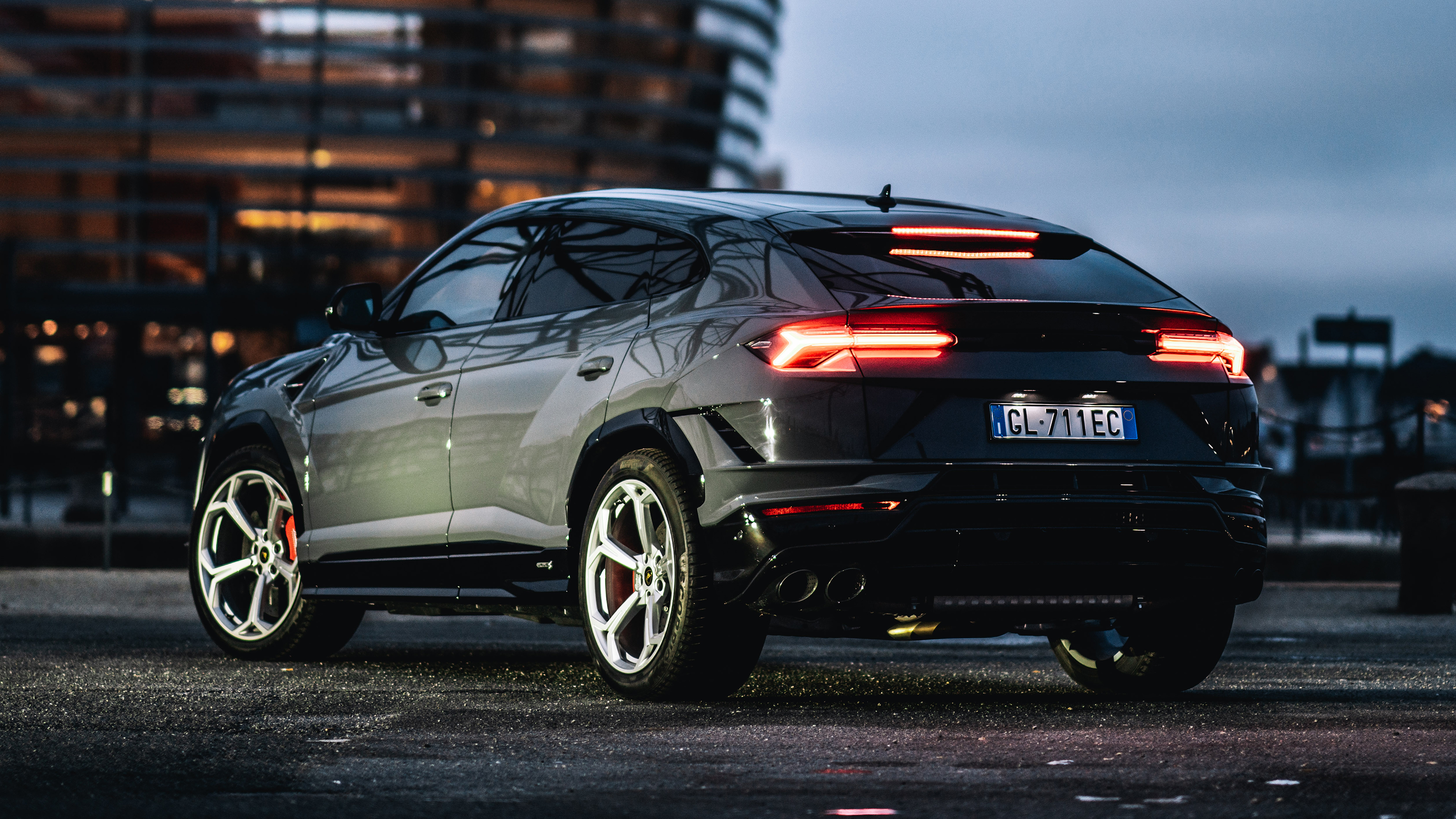 Lamborghini Urus S - rear static