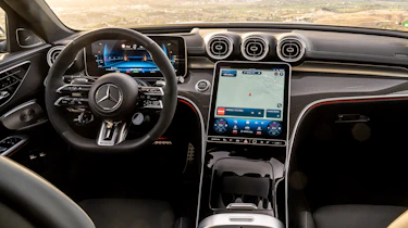 Mercedes-AMG C 63 S E-Performance - dash