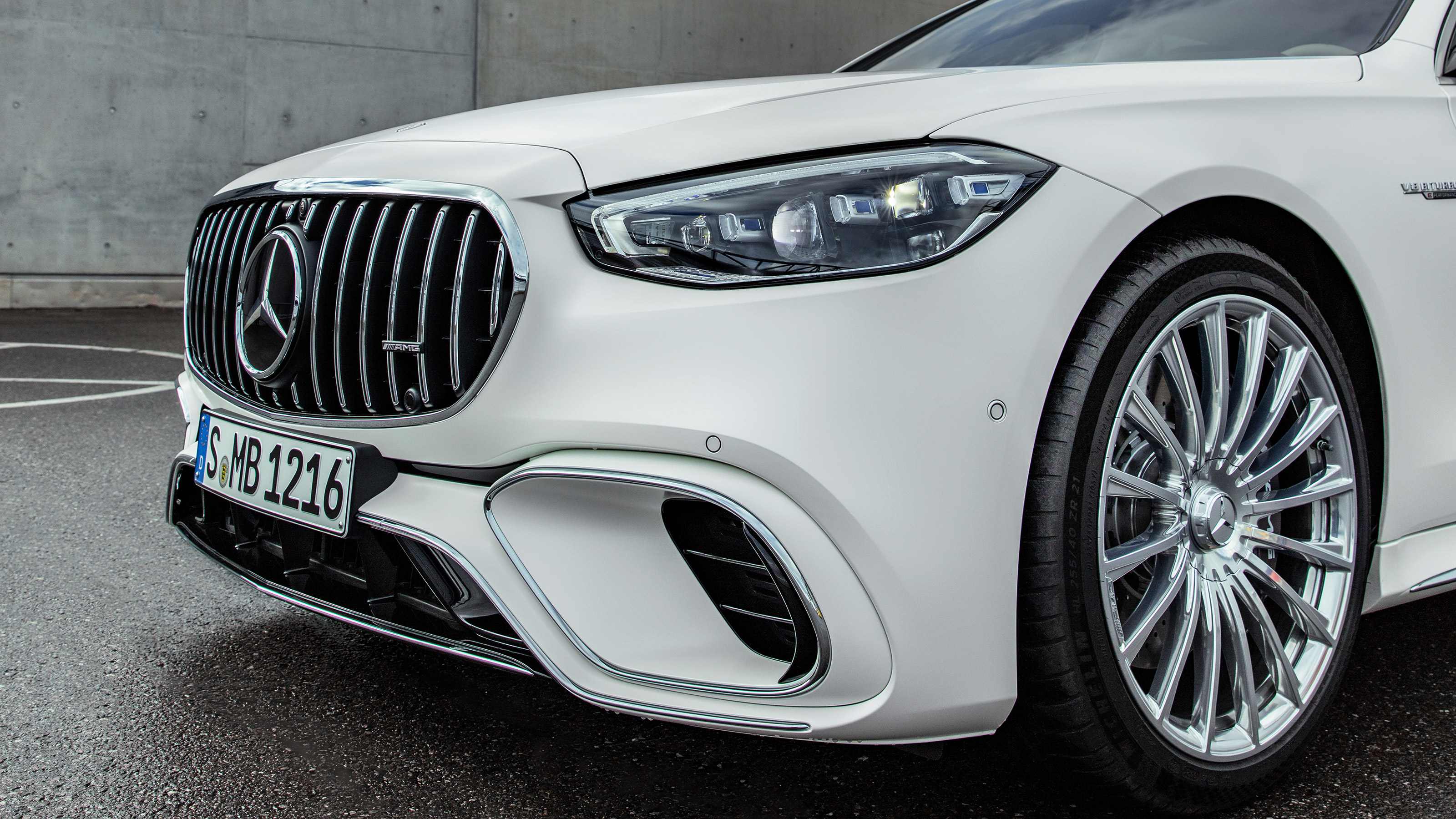 Mercedes-AMG S 63 E-Performance - grille