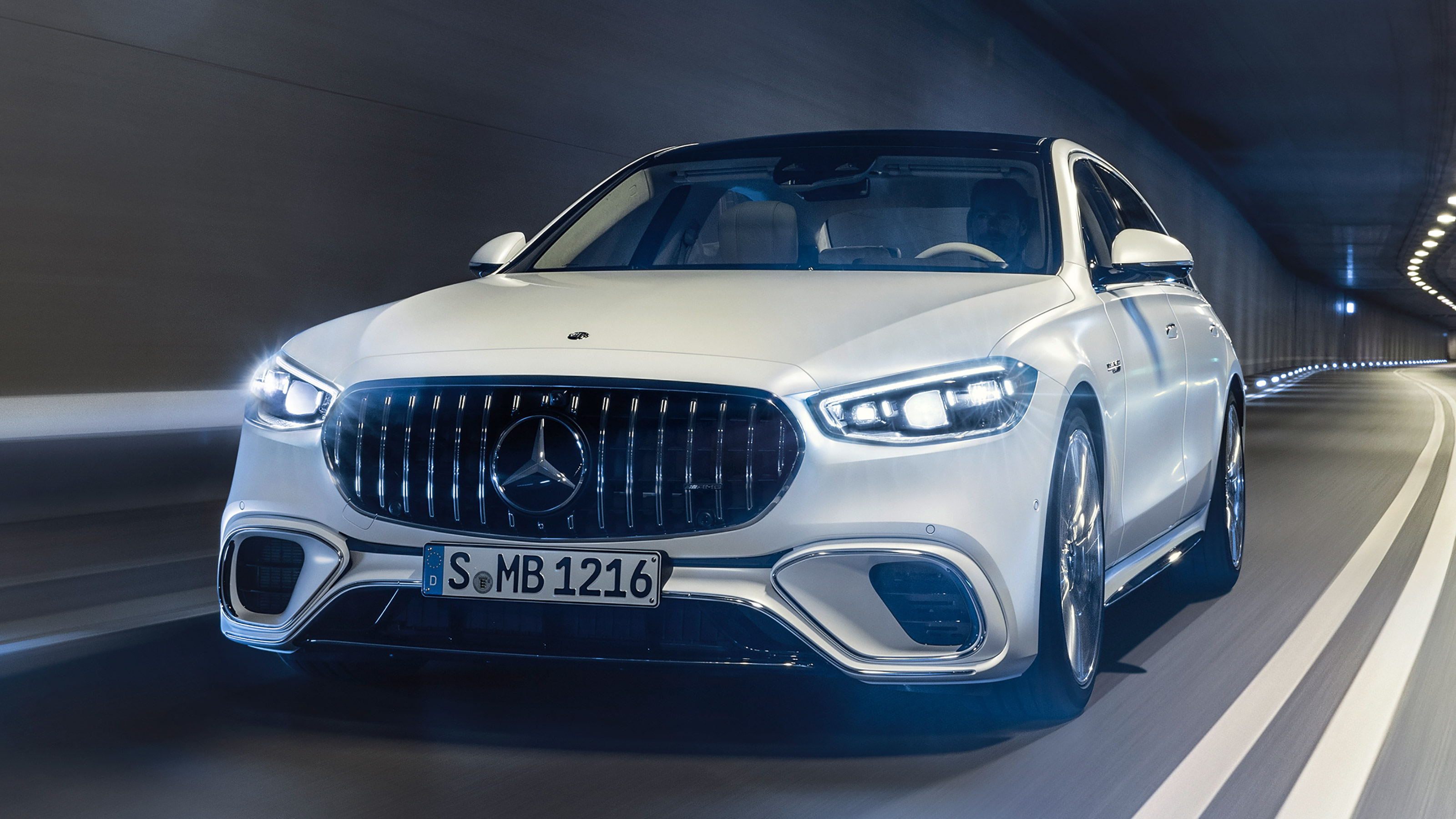 Mercedes-AMG S 63 E-Performance - front action