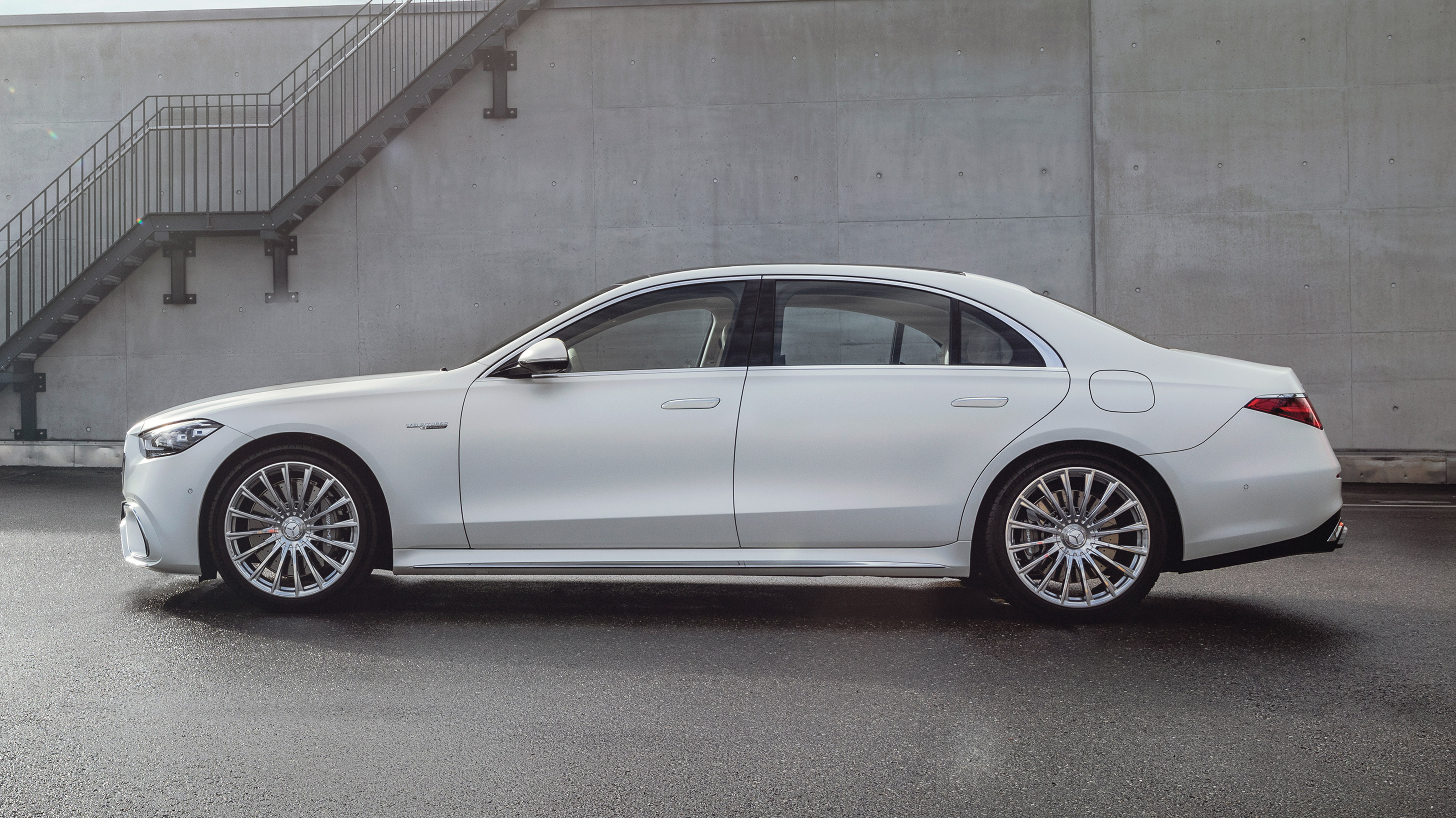 Mercedes-AMG S 63 E-Performance - side