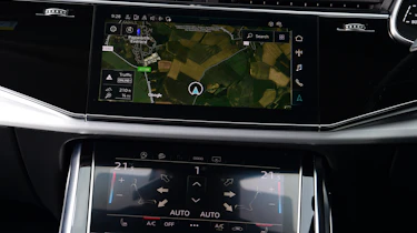 Audi Q7 - infotainment screen