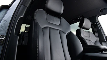Audi Q7 - front seats