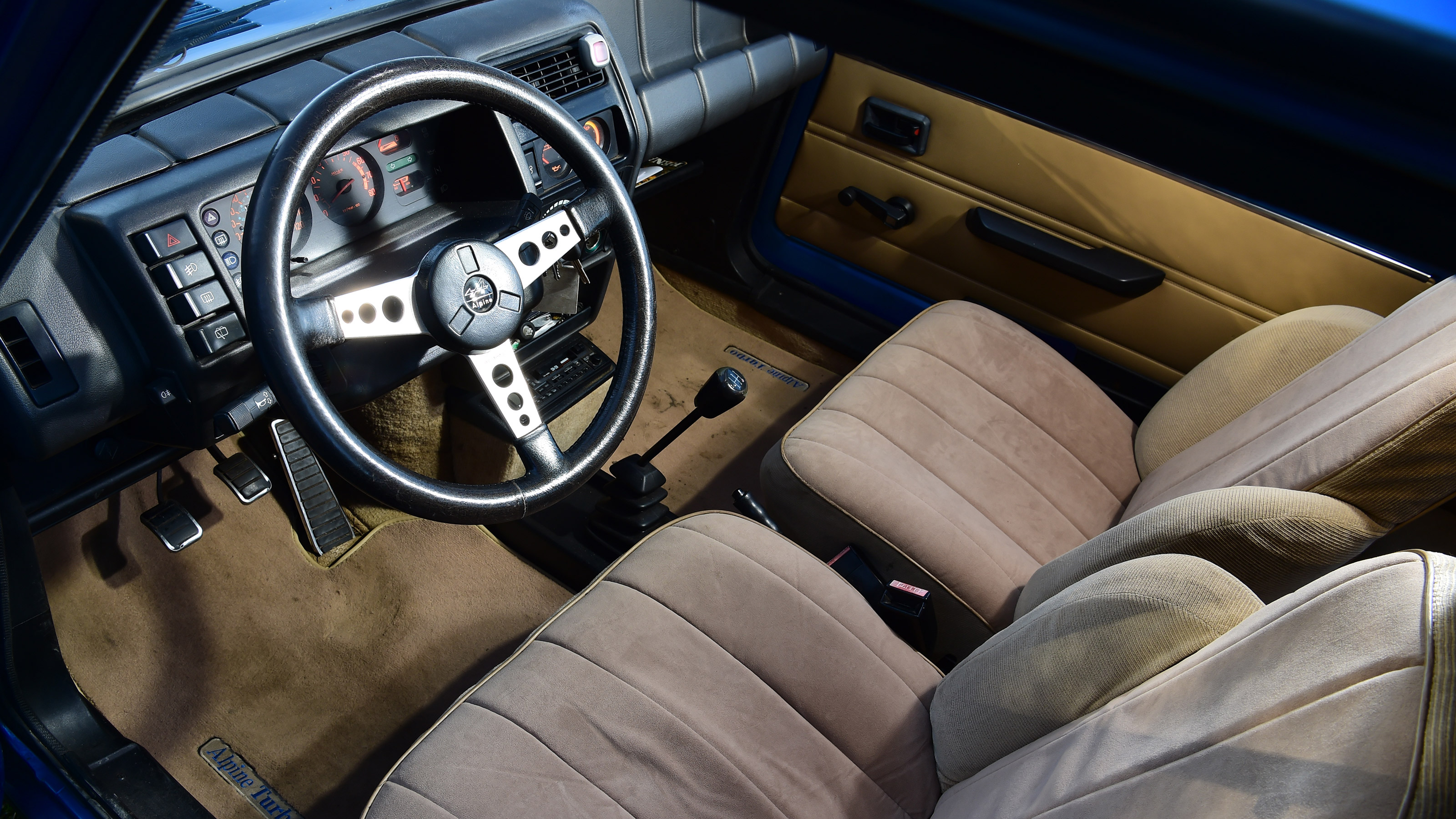 Renault 5 Alpine - interior