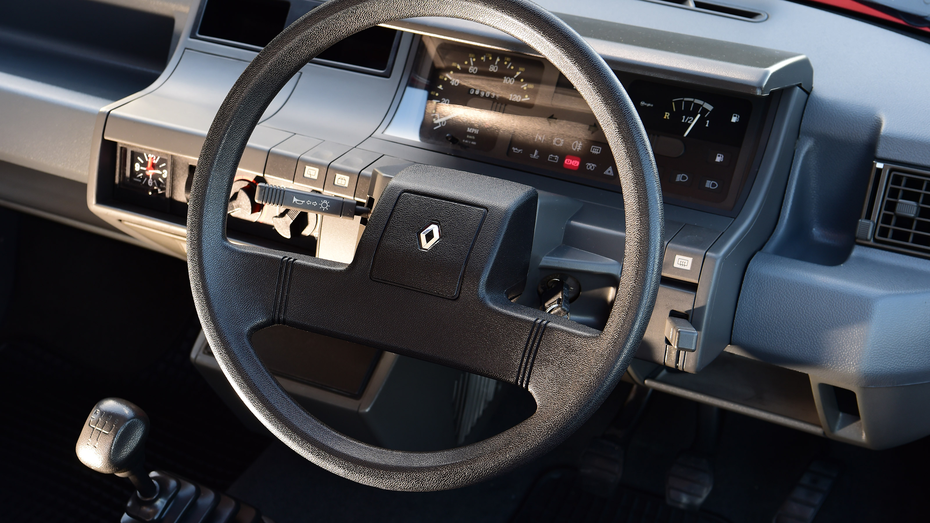 Renault 5 Campus - interior